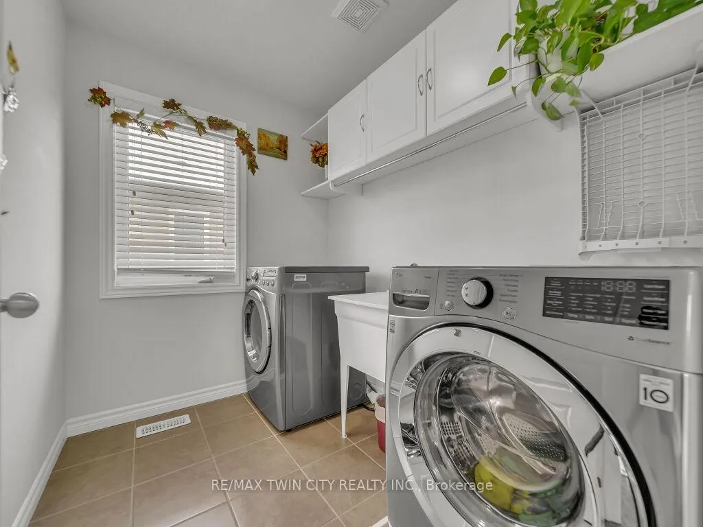 Photo 36 of 46 Woodbine Avenue, Kitchener — HOMEH