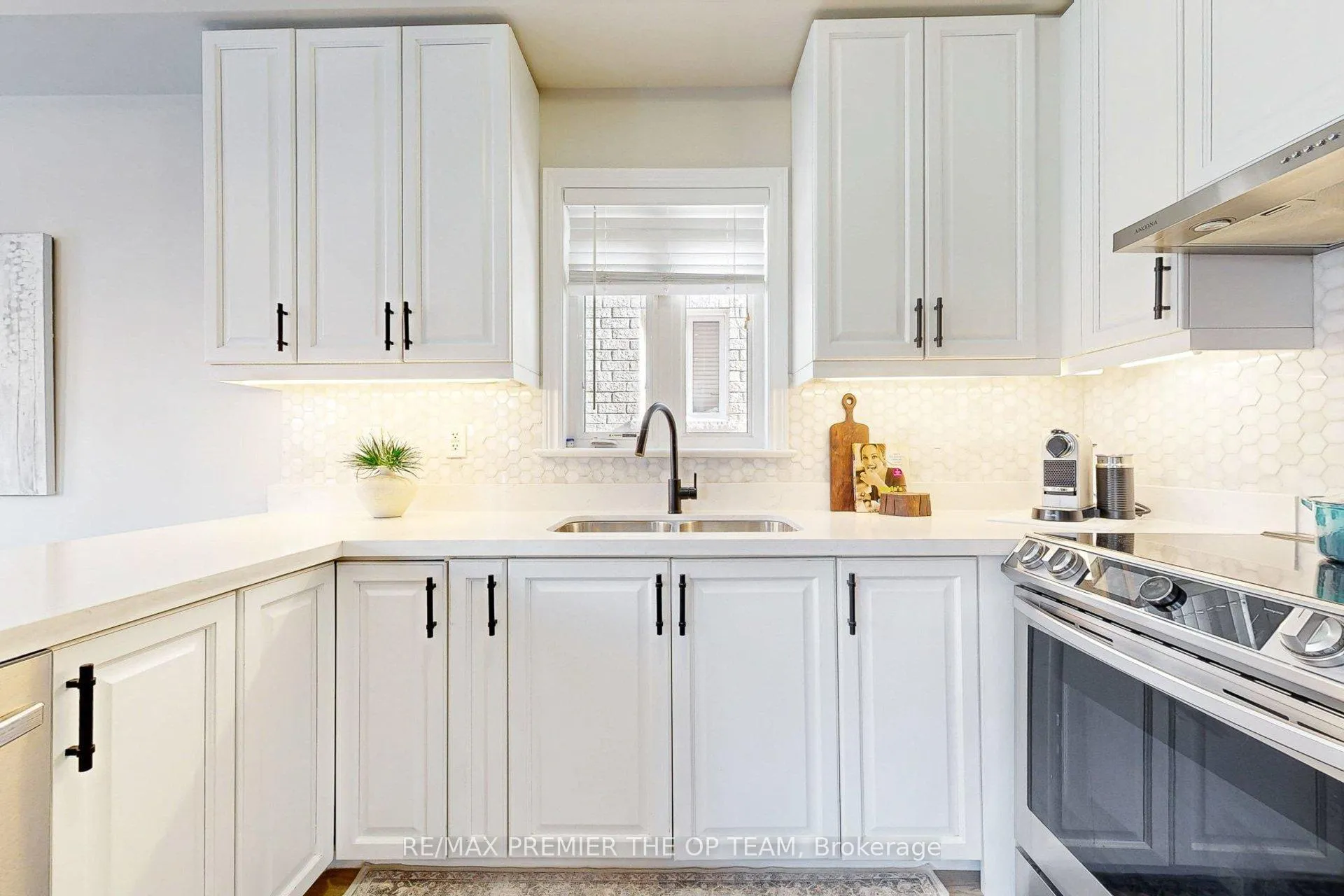 Photo 9 of 96 Saint Victor Drive, Vaughan, Vellore Village — HOMEH