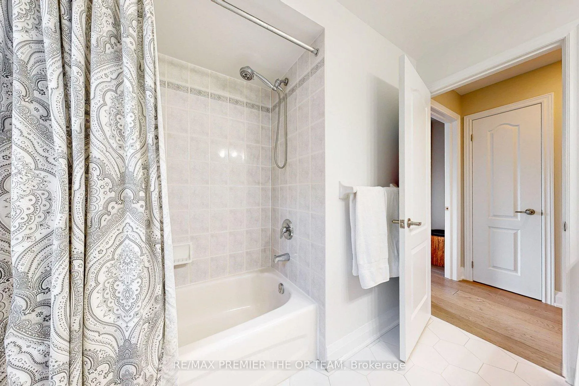 Photo 27 of 96 Saint Victor Drive, Vaughan, Vellore Village — HOMEH