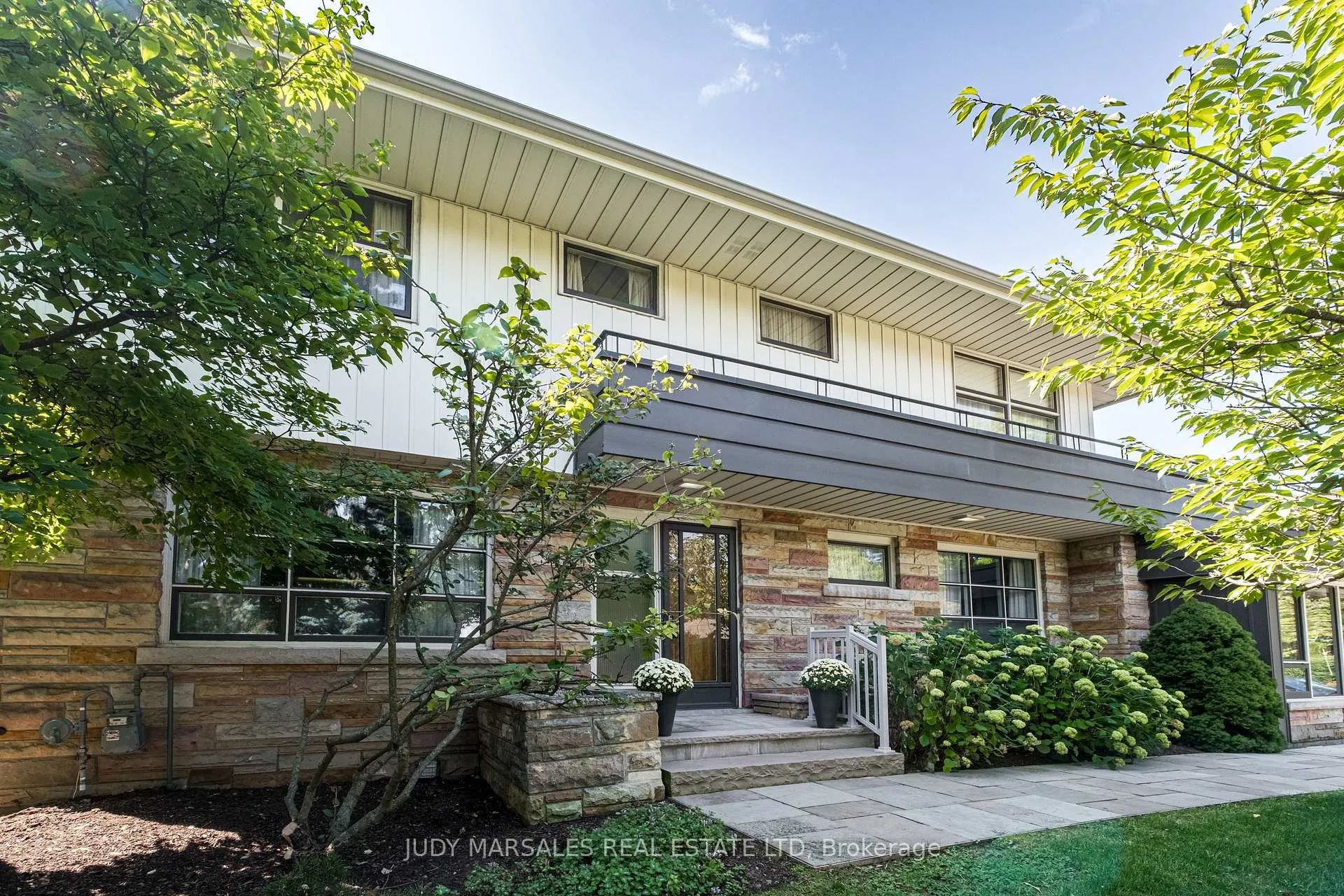Photo 1 of 6 Freeland Court, Hamilton, Westdale — HOMEH