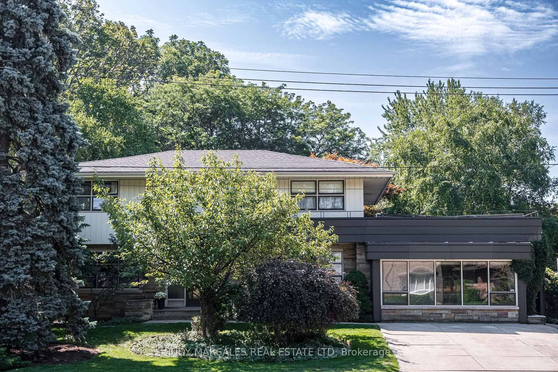 Photo 4 of 6 Freeland Court, Hamilton, Westdale — HOMEH