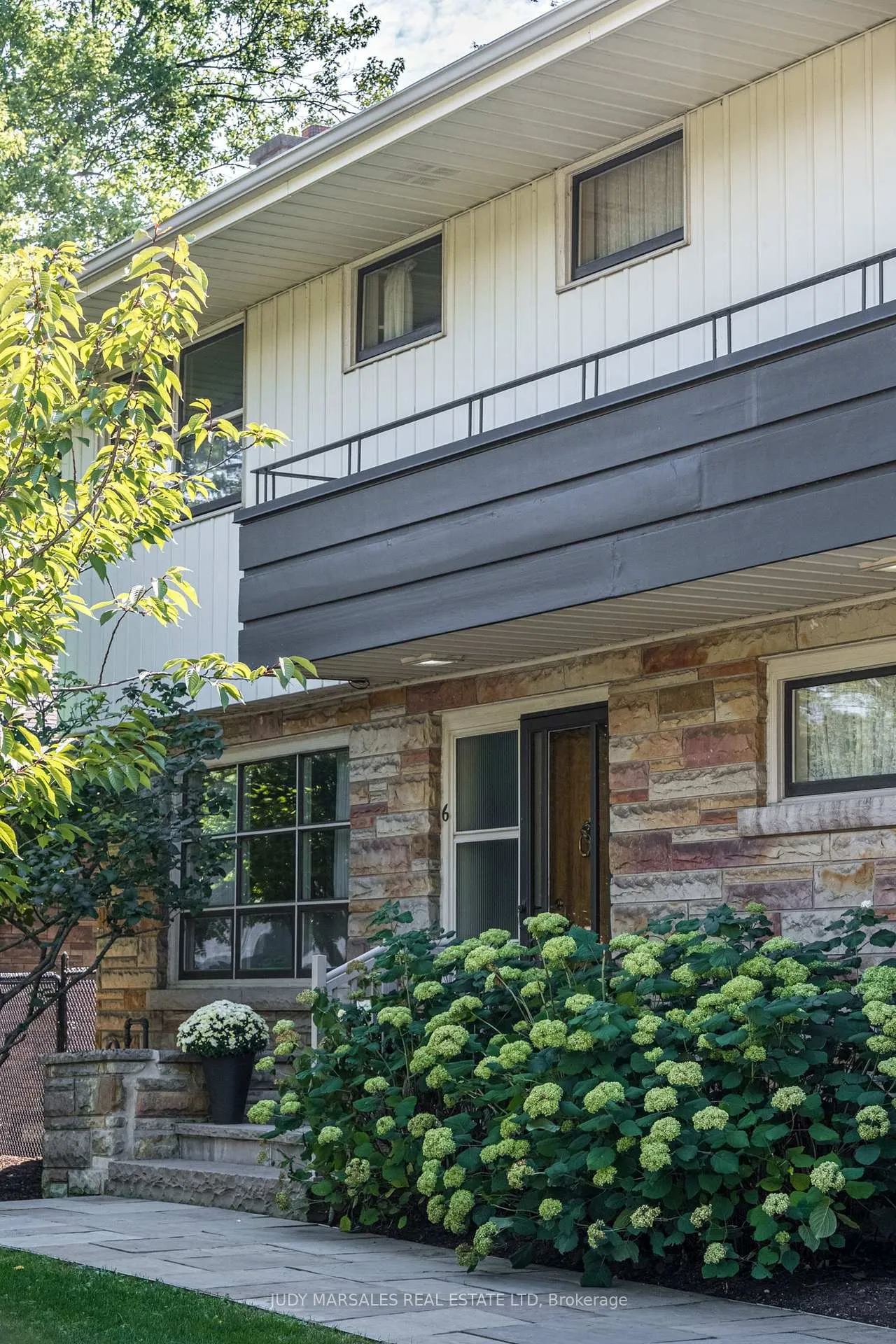 Photo 7 of 6 Freeland Court, Hamilton, Westdale — HOMEH