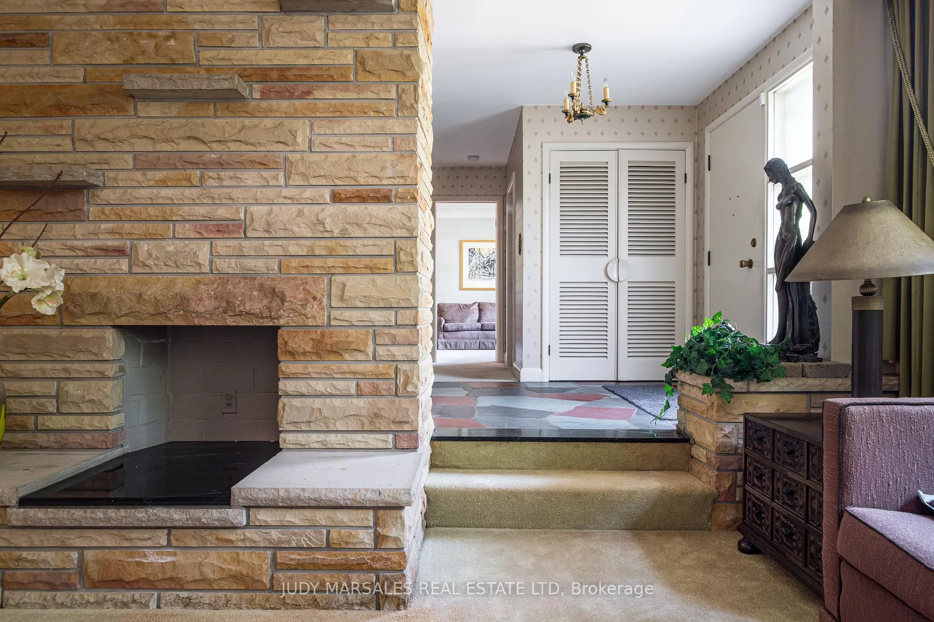Photo 10 of 6 Freeland Court, Hamilton, Westdale — HOMEH