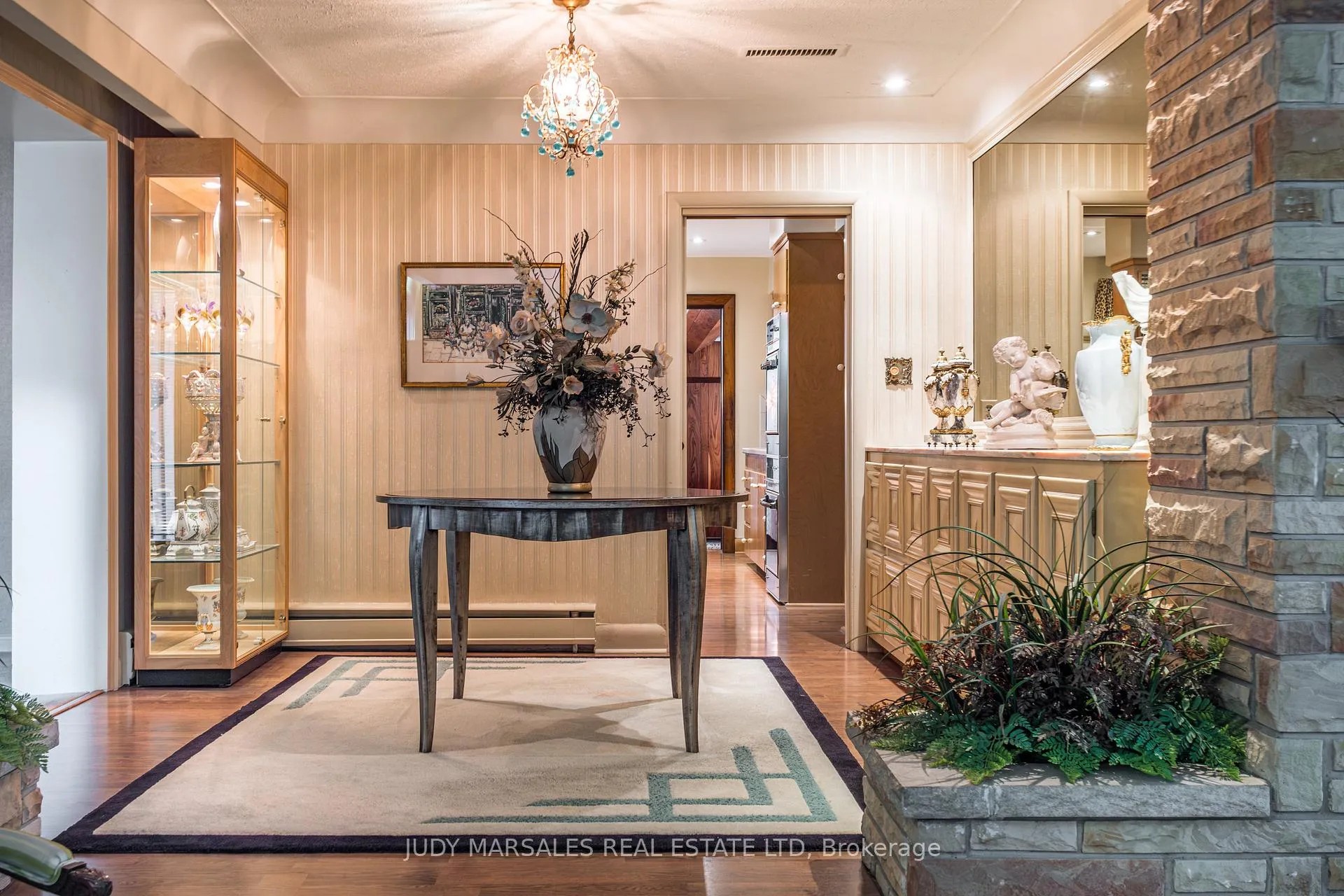 Photo 13 of 6 Freeland Court, Hamilton, Westdale — HOMEH