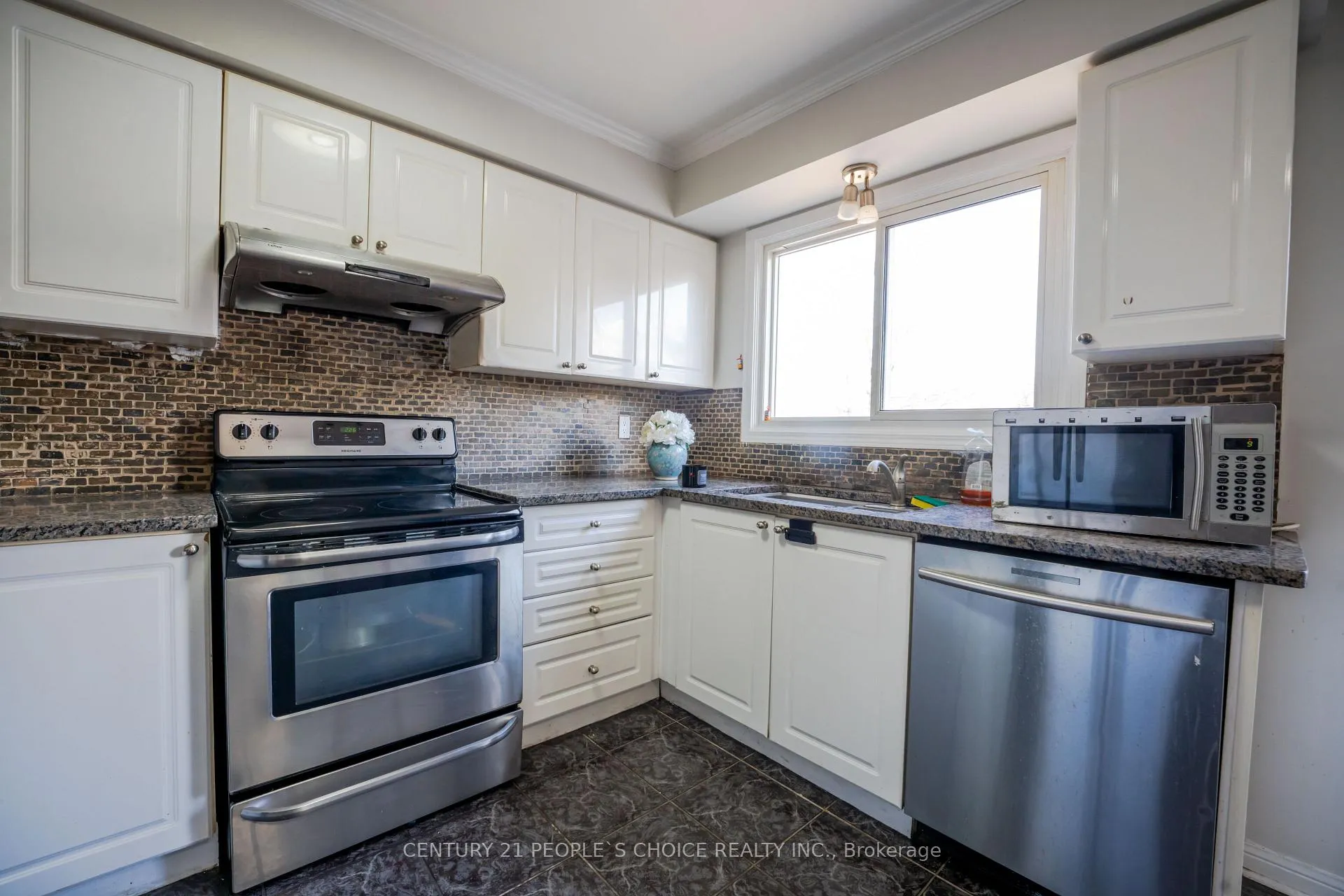 Photo 18 of 7 Mount Fuji Crescent, Brampton, Sandringham-Wellington — HOMEH