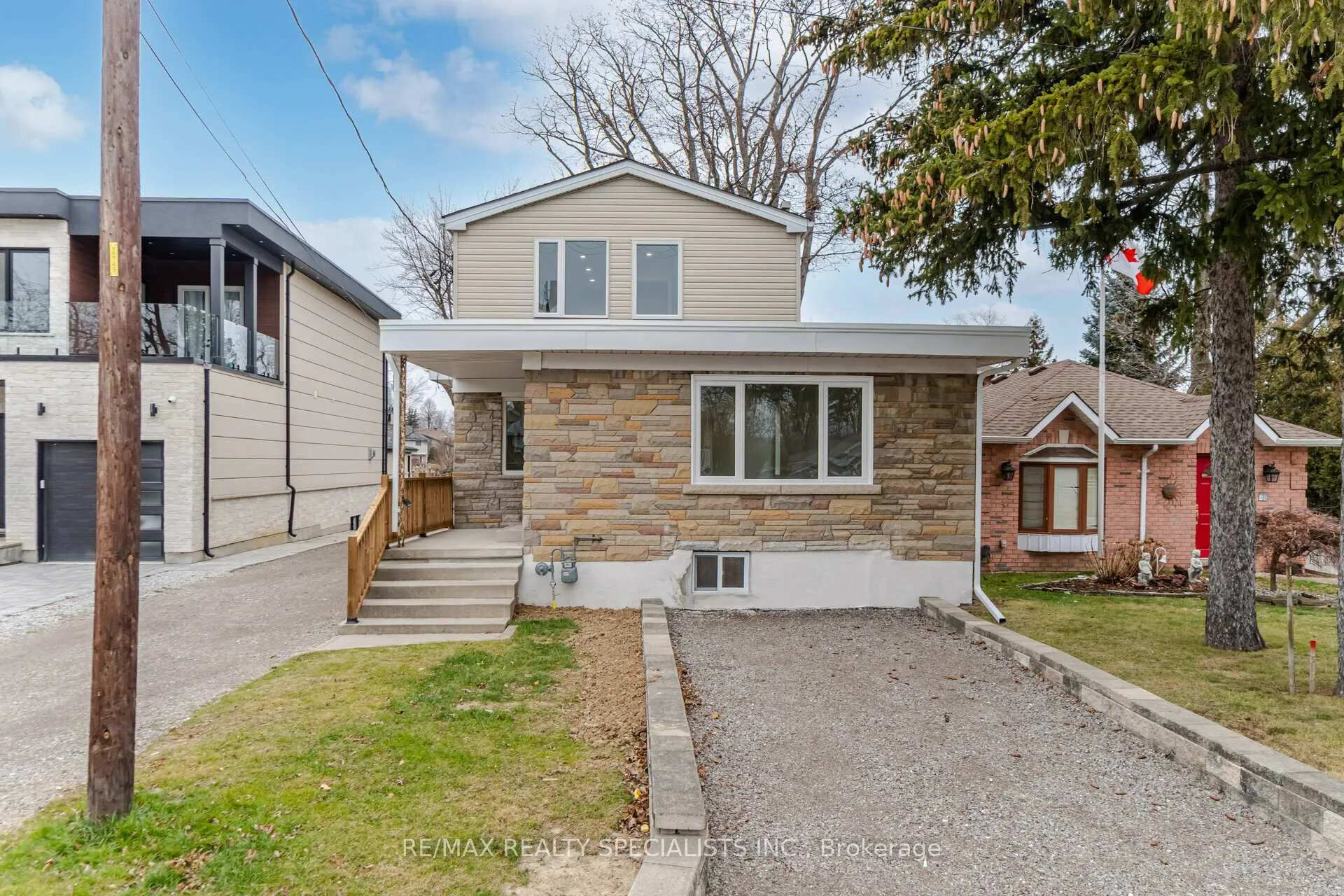 Photo 2 of 9 Frances Avenue, Hamilton, Lakeshore — HOMEH