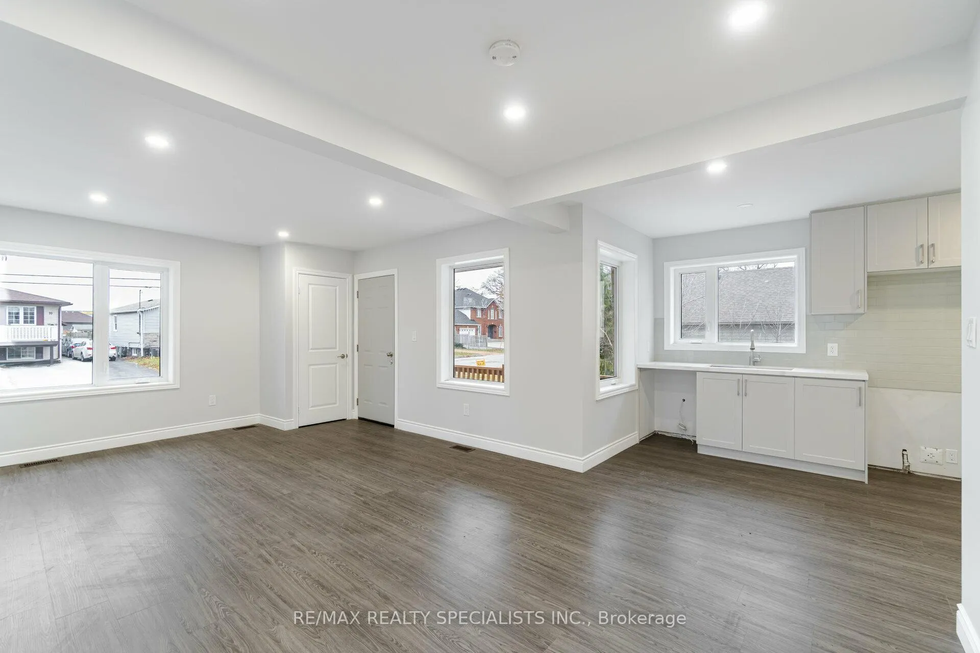 Photo 6 of 9 Frances Avenue, Hamilton, Lakeshore — HOMEH