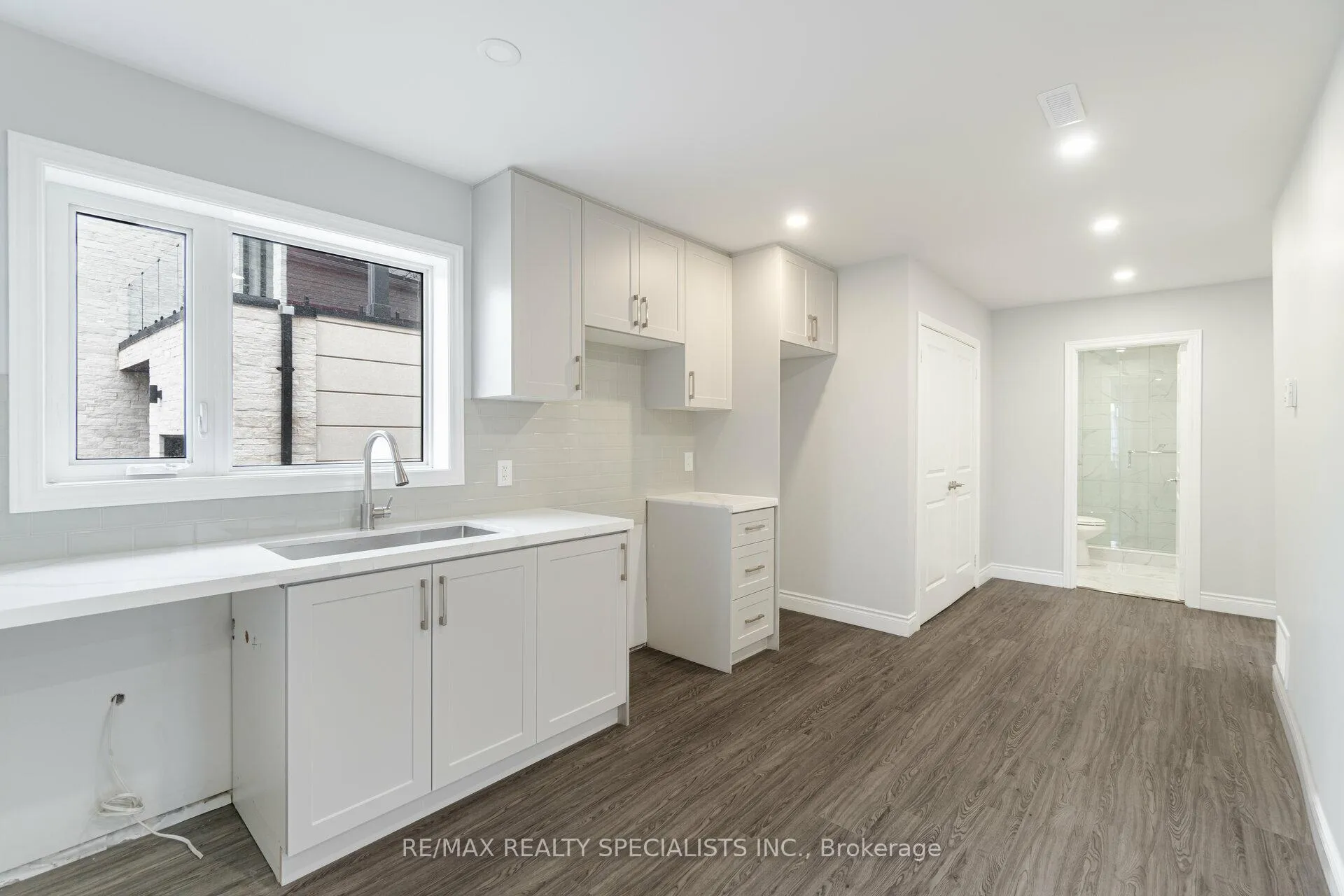 Photo 8 of 9 Frances Avenue, Hamilton, Lakeshore — HOMEH
