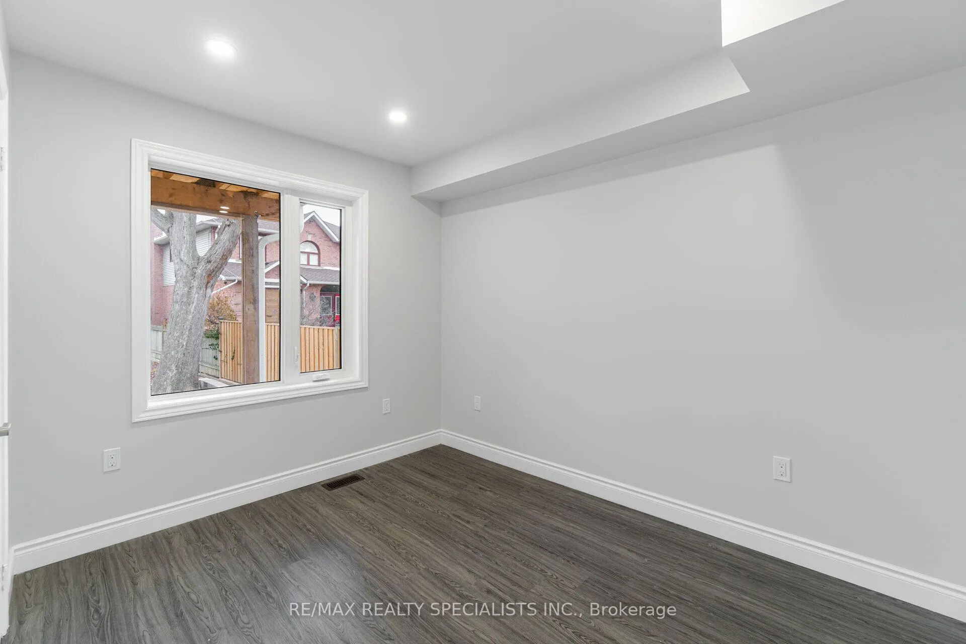 Photo 10 of 9 Frances Avenue, Hamilton, Lakeshore — HOMEH