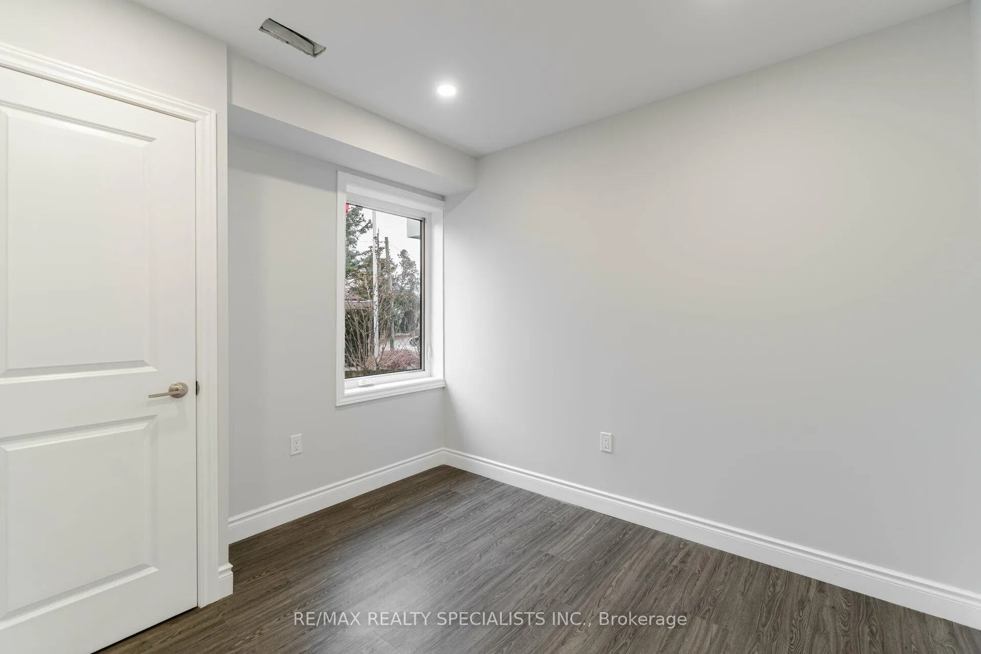 Photo 13 of 9 Frances Avenue, Hamilton, Lakeshore — HOMEH