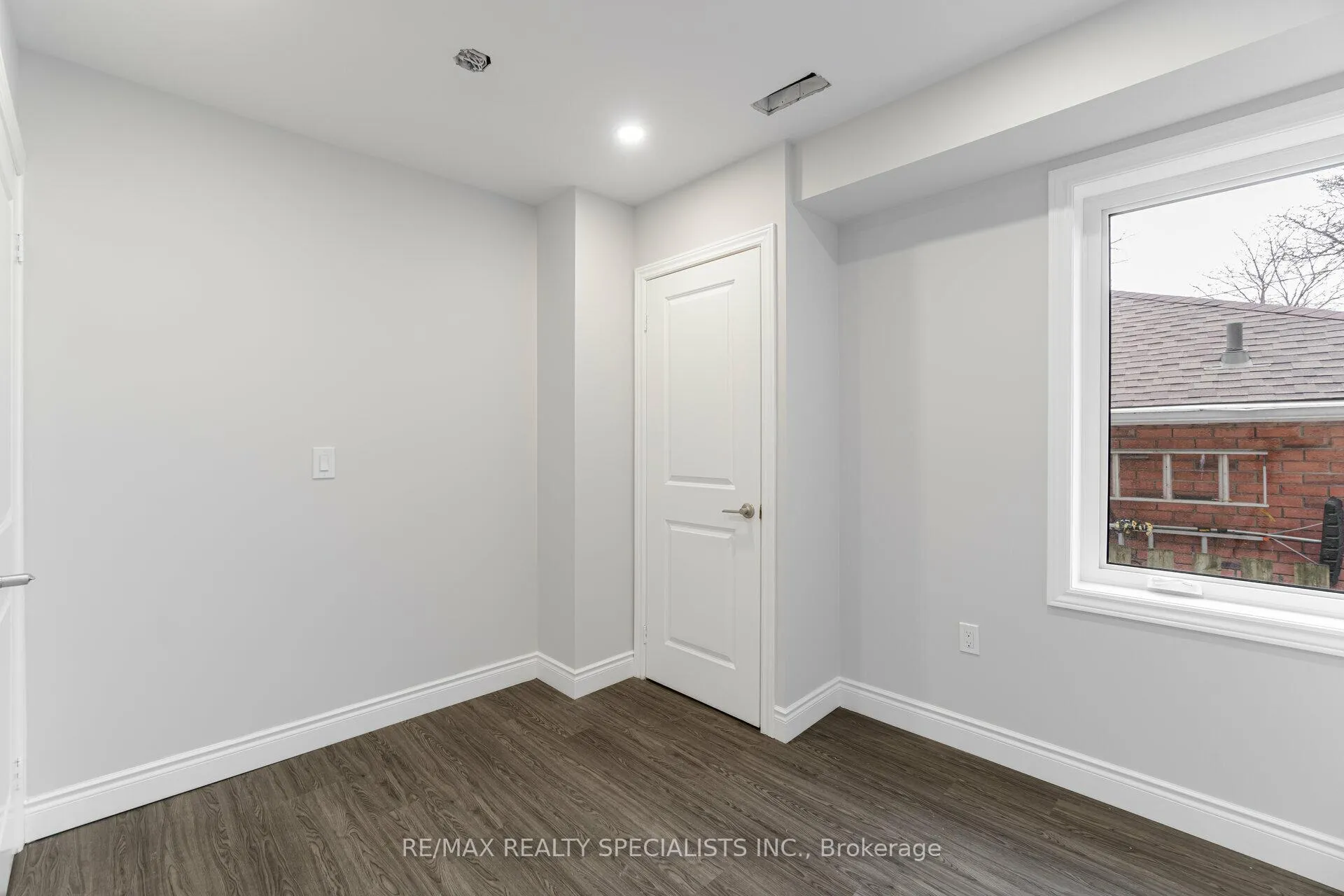 Photo 14 of 9 Frances Avenue, Hamilton, Lakeshore — HOMEH