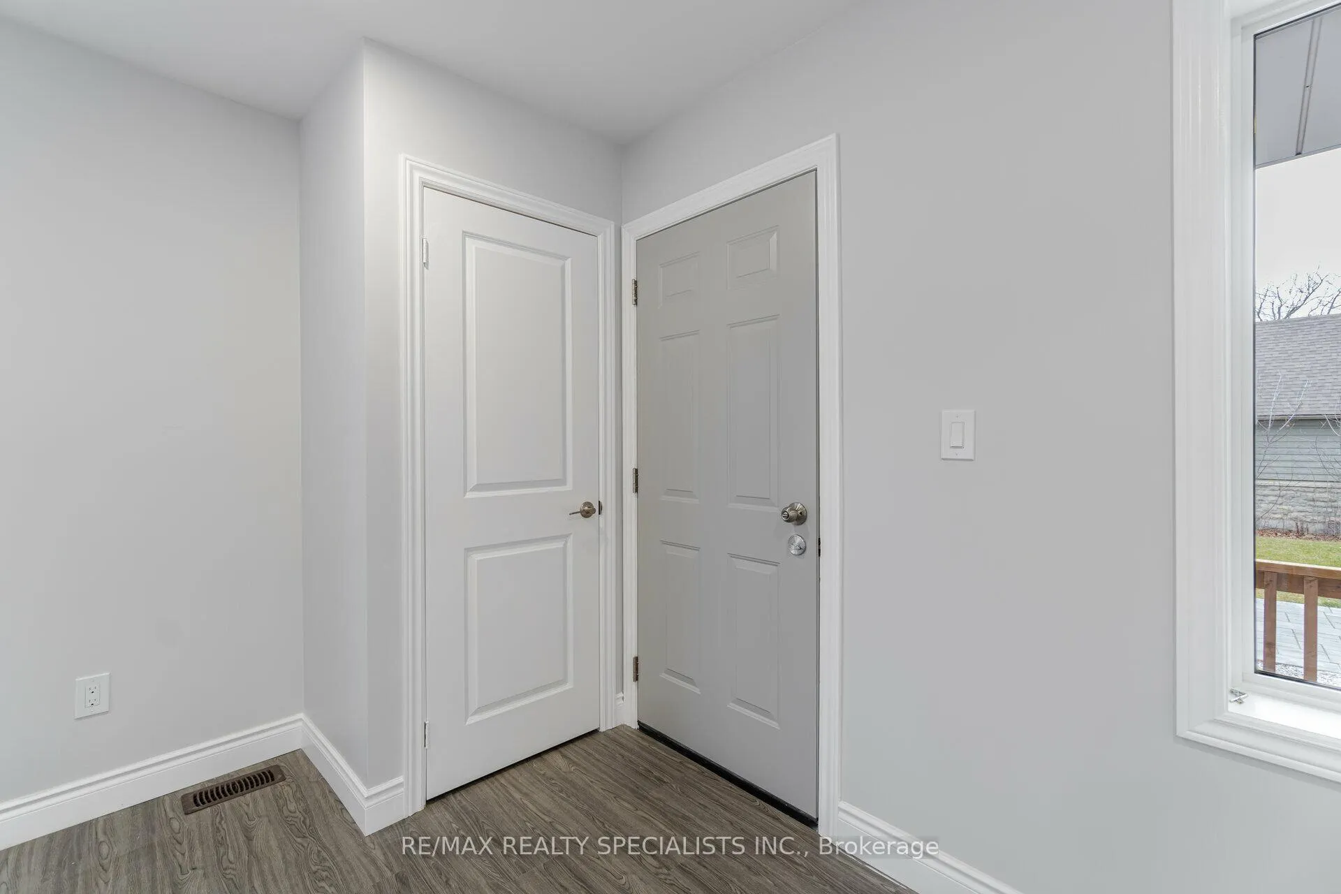 Photo 17 of 9 Frances Avenue, Hamilton, Lakeshore — HOMEH