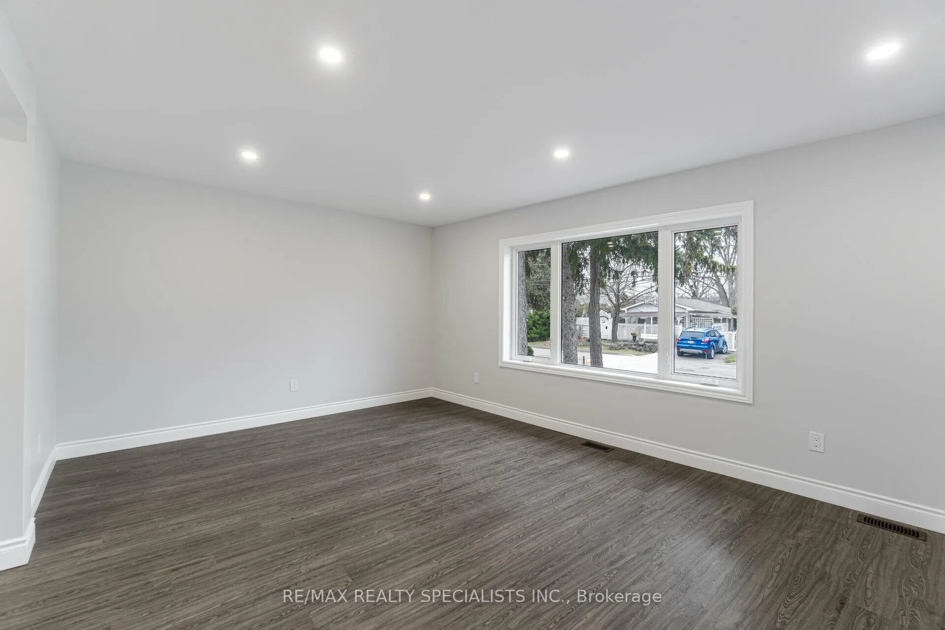 Photo 20 of 9 Frances Avenue, Hamilton, Lakeshore — HOMEH