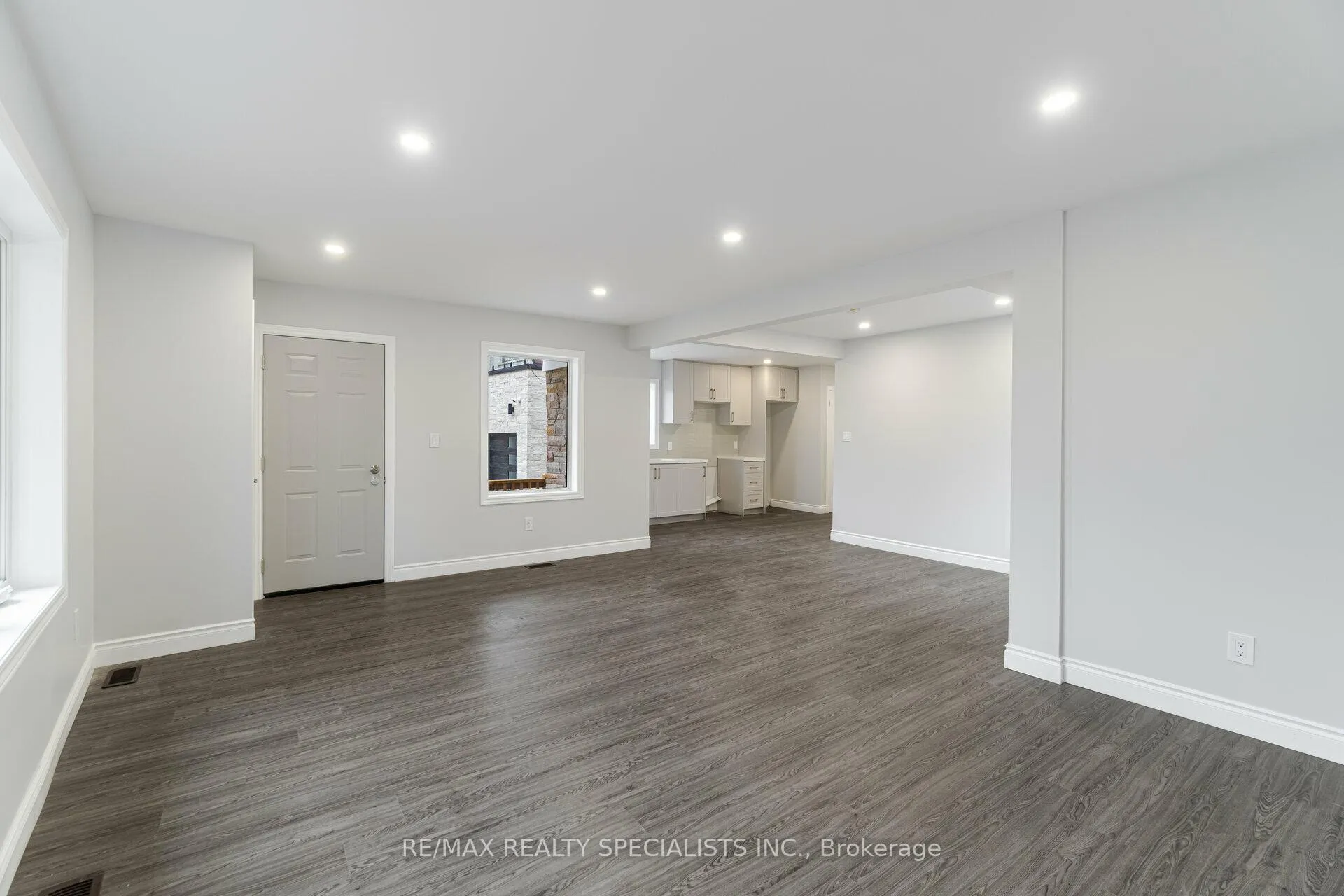 Photo 21 of 9 Frances Avenue, Hamilton, Lakeshore — HOMEH