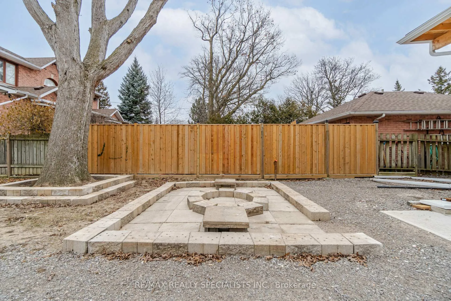 Photo 23 of 9 Frances Avenue, Hamilton, Lakeshore — HOMEH