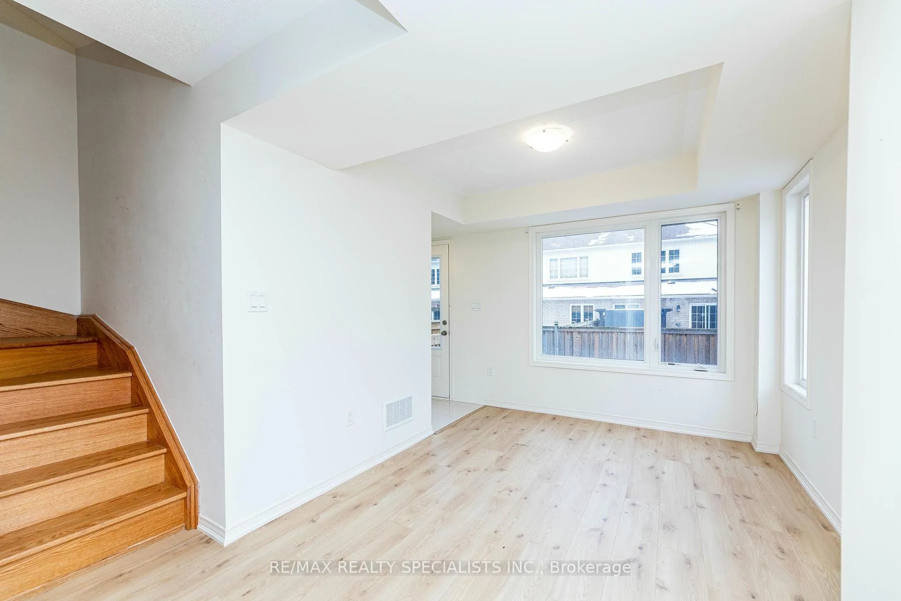 Photo 10 of 1474 Grand Prairie Path W, Oshawa, Taunton — HOMEH