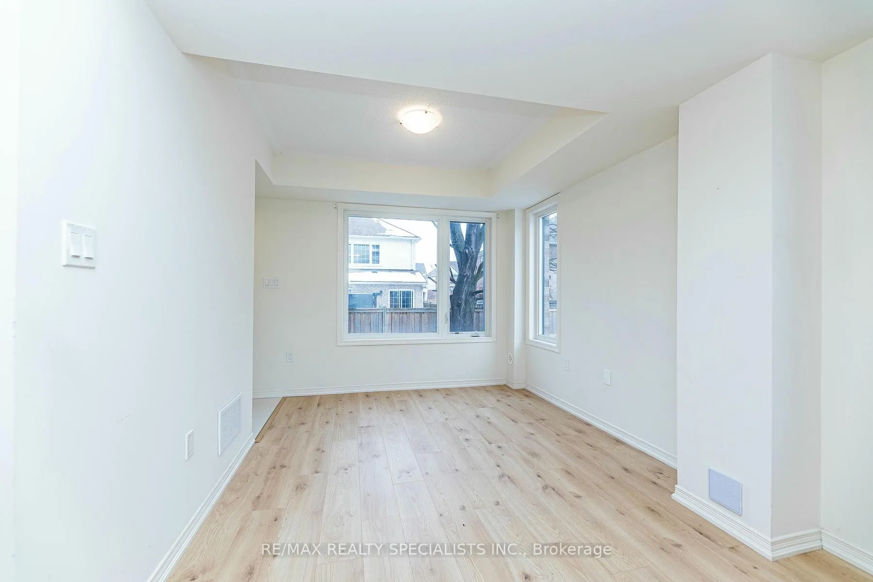 Photo 14 of 1474 Grand Prairie Path W, Oshawa, Taunton — HOMEH