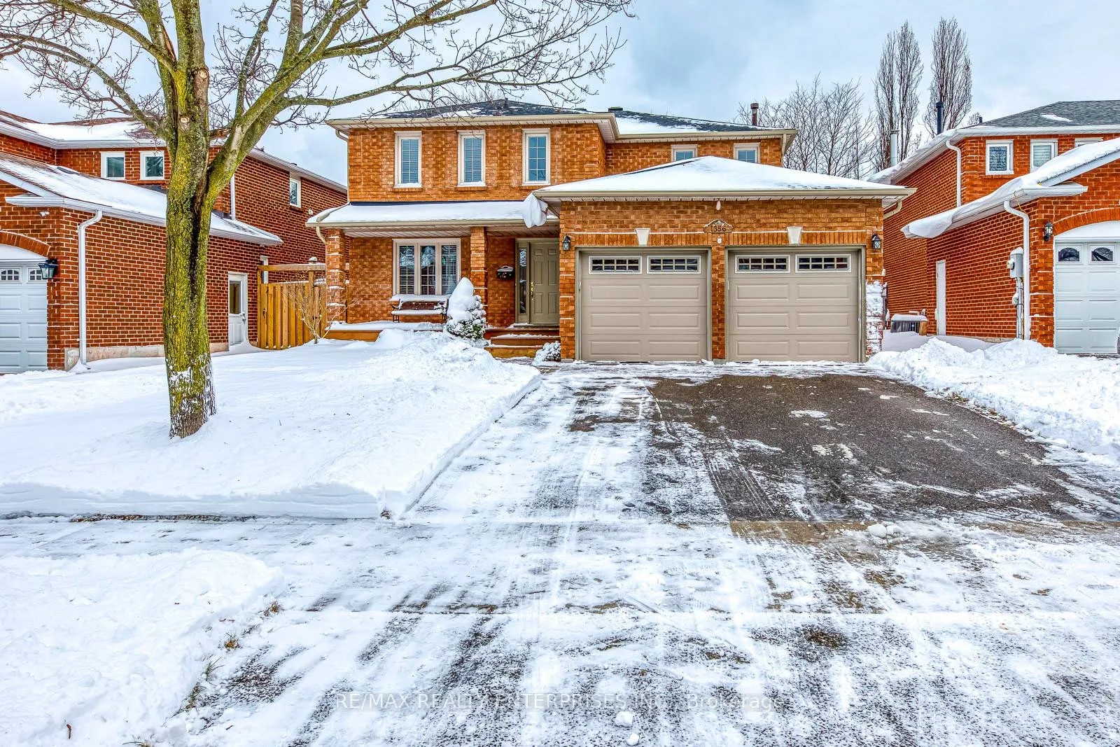 Photo 1 of 1356 Chedboro Crescent, Oakville, Clearview — HOMEH