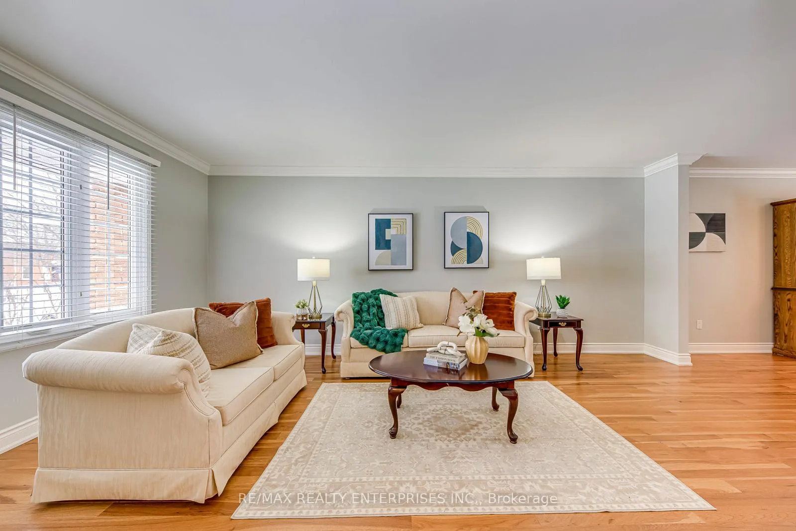 Photo 5 of 1356 Chedboro Crescent, Oakville, Clearview — HOMEH