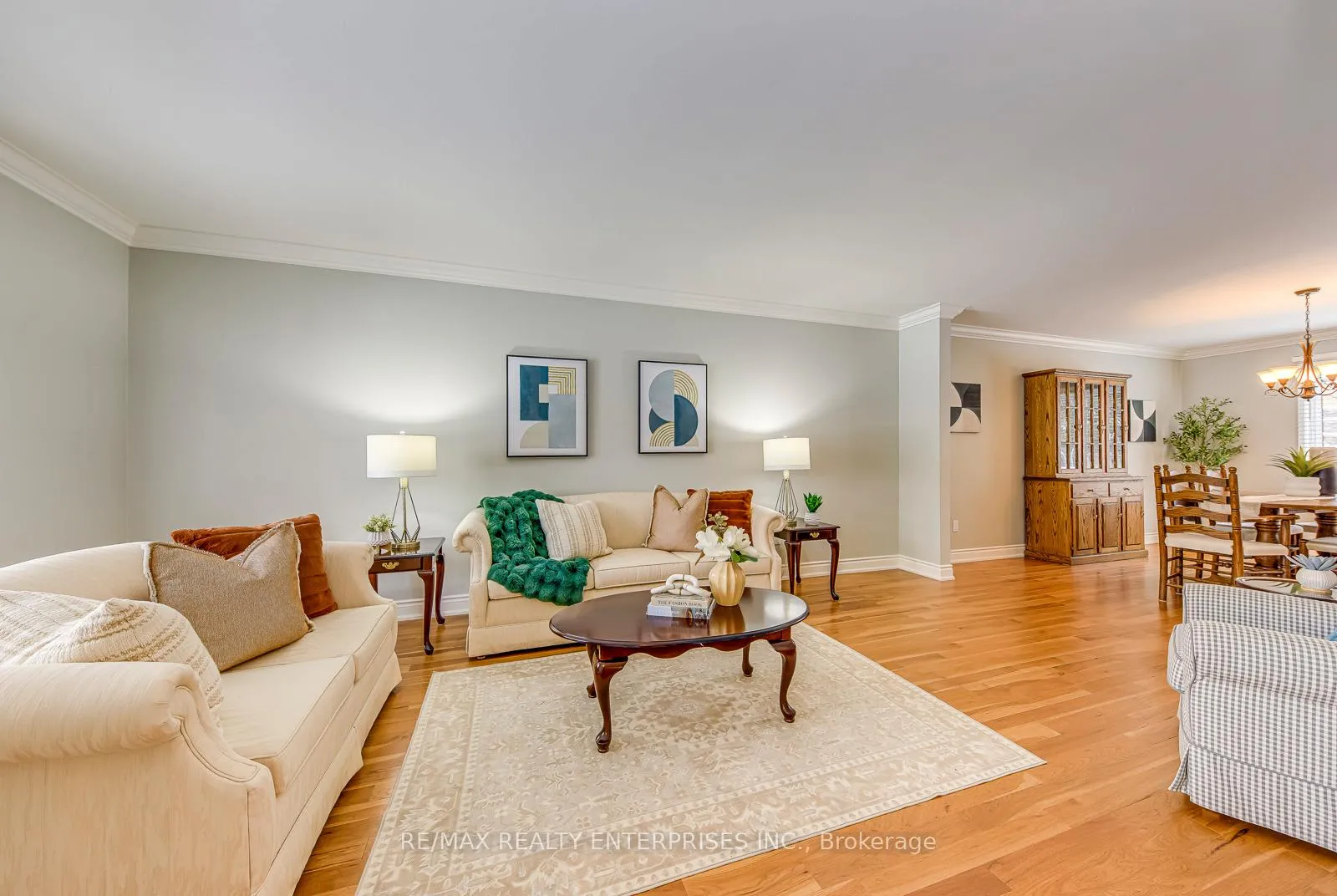 Photo 6 of 1356 Chedboro Crescent, Oakville, Clearview — HOMEH