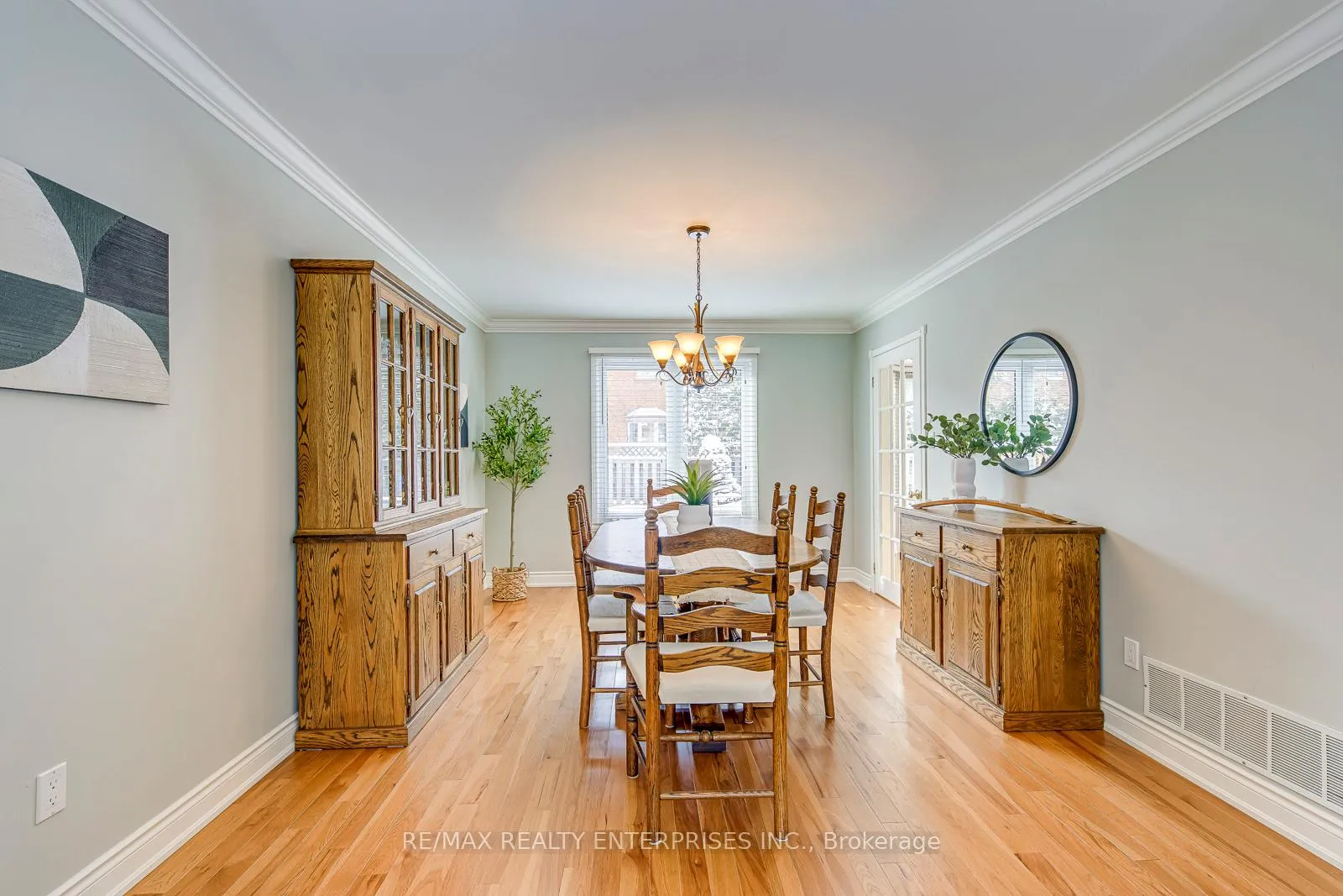 Photo 8 of 1356 Chedboro Crescent, Oakville, Clearview — HOMEH