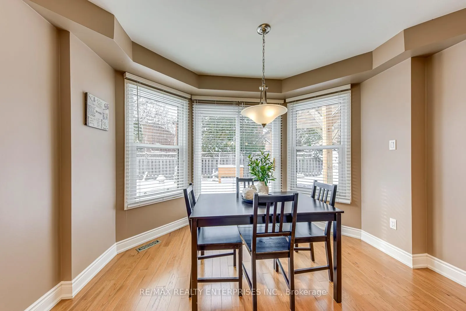 Photo 12 of 1356 Chedboro Crescent, Oakville, Clearview — HOMEH