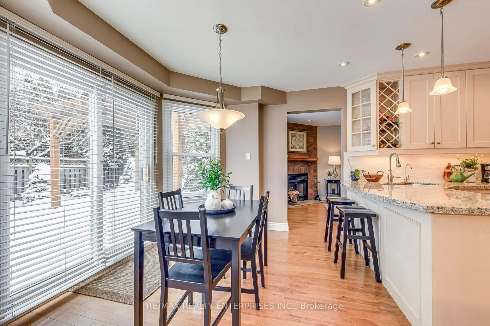 Photo 13 of 1356 Chedboro Crescent, Oakville, Clearview — HOMEH