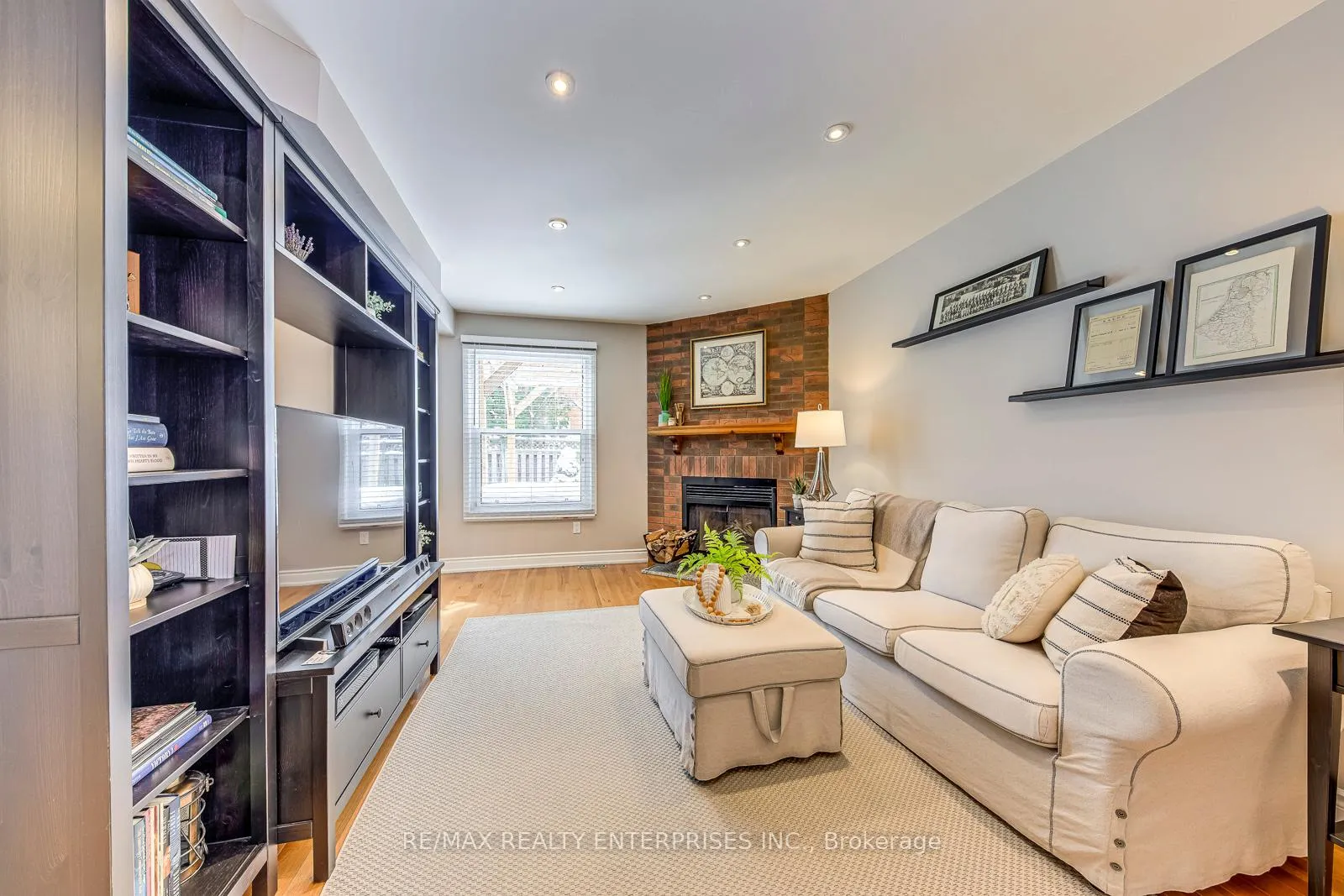 Photo 14 of 1356 Chedboro Crescent, Oakville, Clearview — HOMEH
