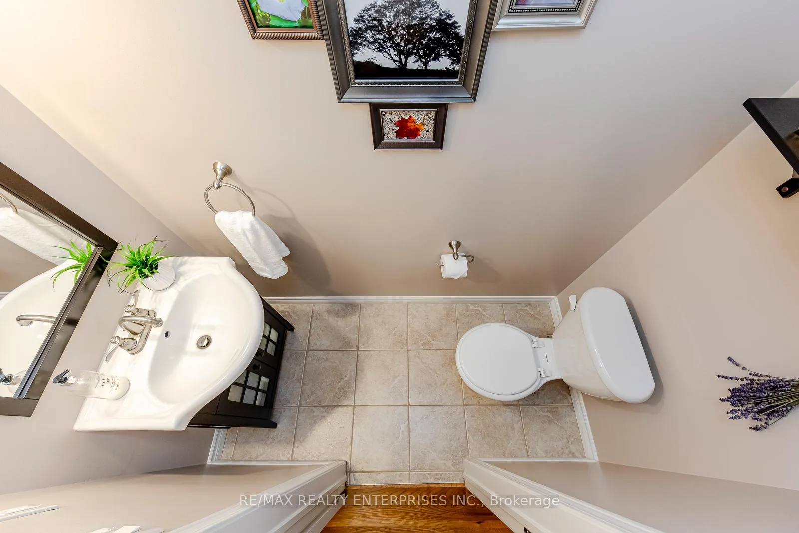 Photo 18 of 1356 Chedboro Crescent, Oakville, Clearview — HOMEH