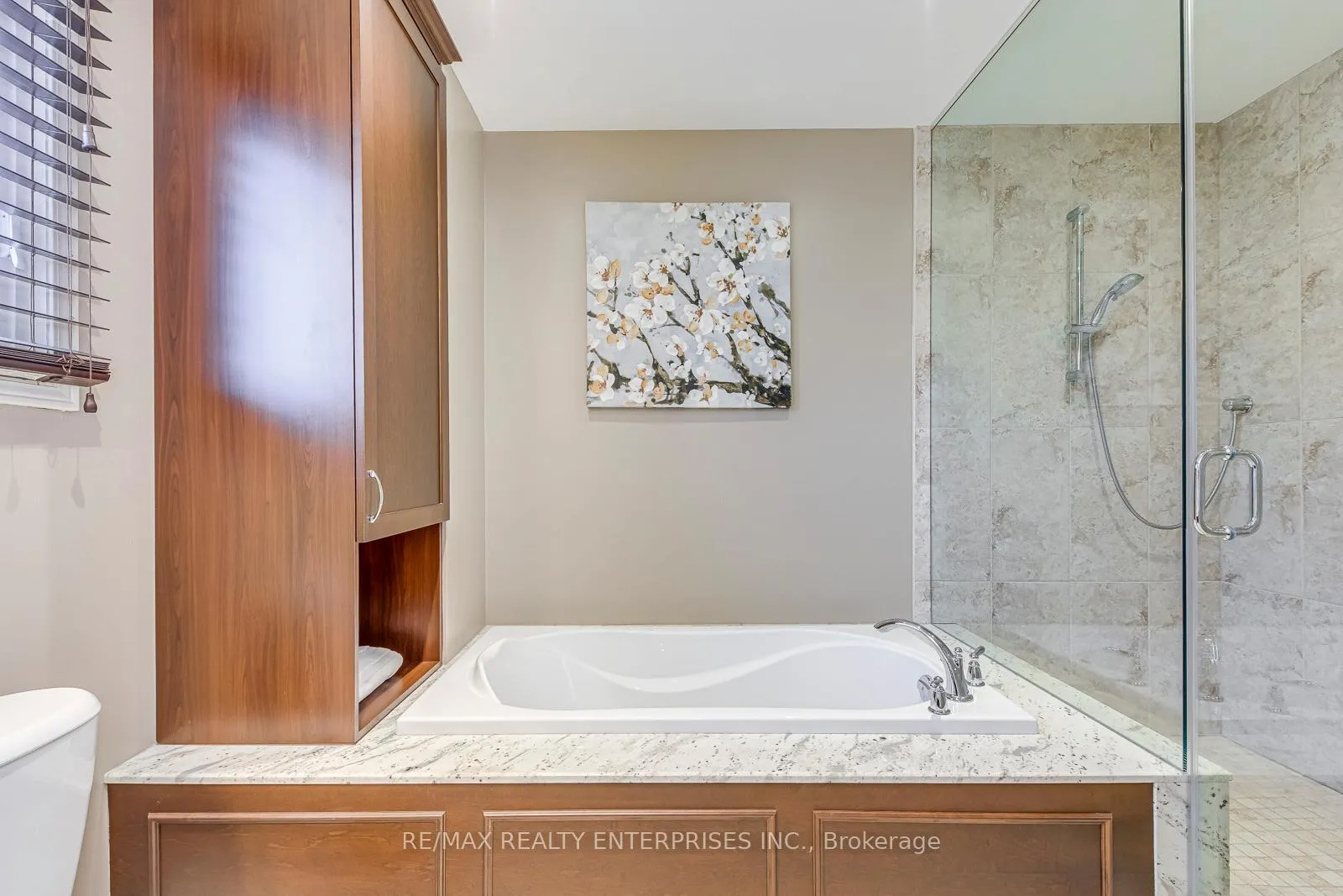 Photo 24 of 1356 Chedboro Crescent, Oakville, Clearview — HOMEH