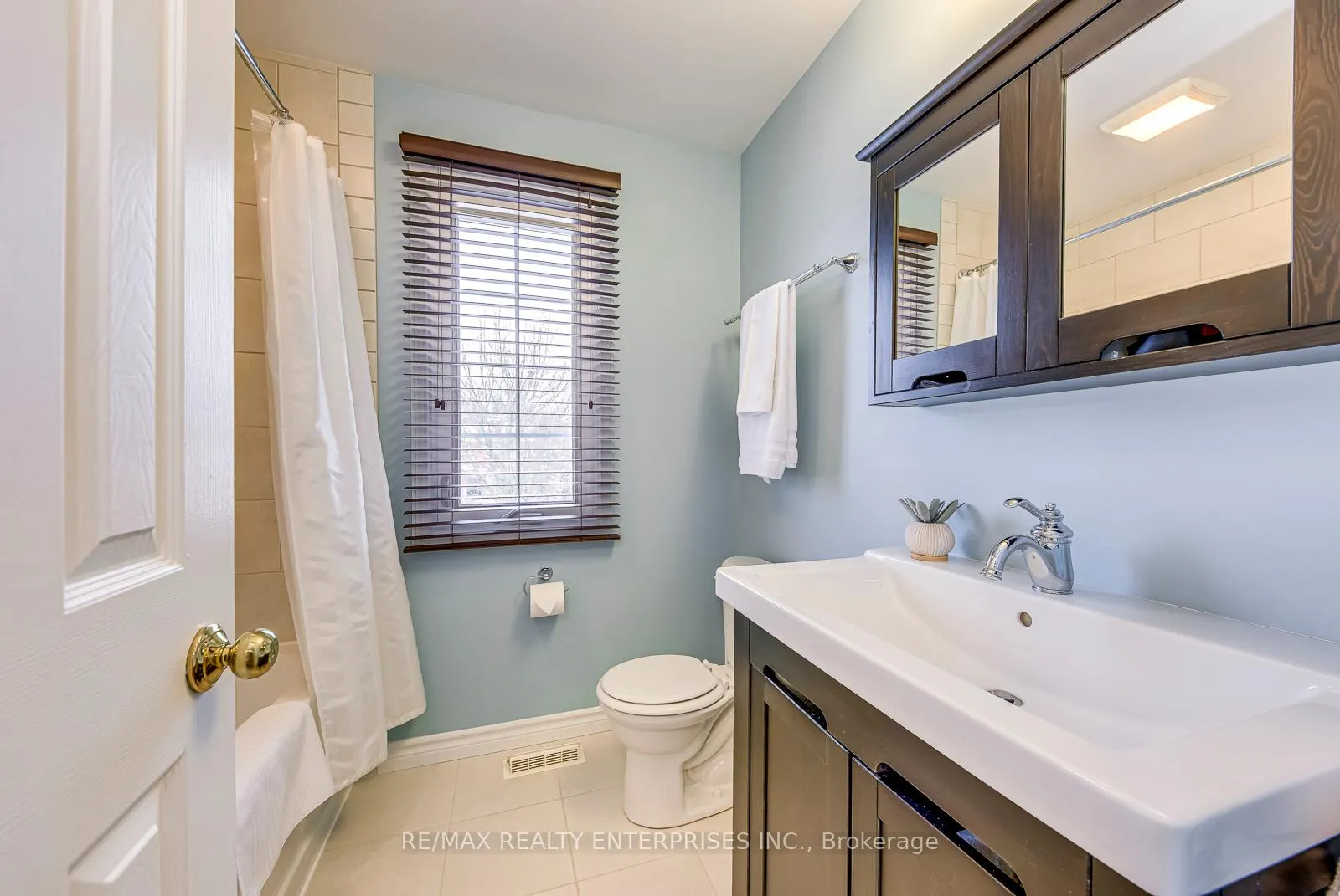 Photo 29 of 1356 Chedboro Crescent, Oakville, Clearview — HOMEH
