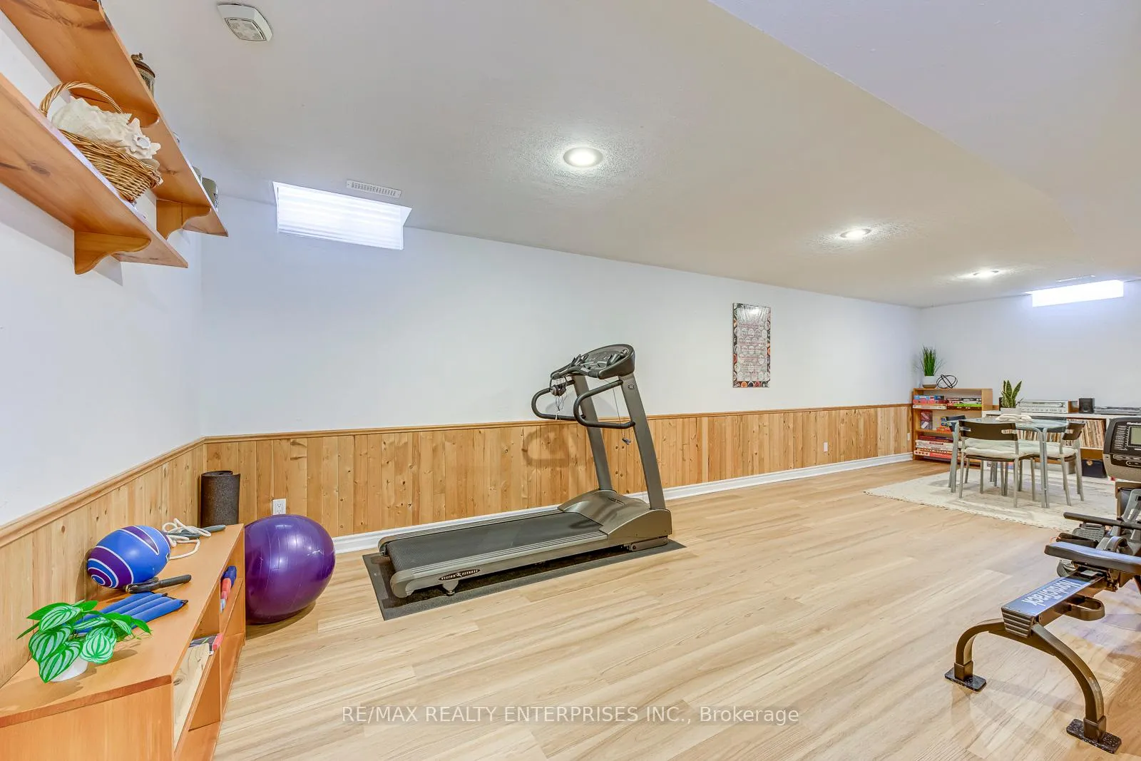 Photo 33 of 1356 Chedboro Crescent, Oakville, Clearview — HOMEH