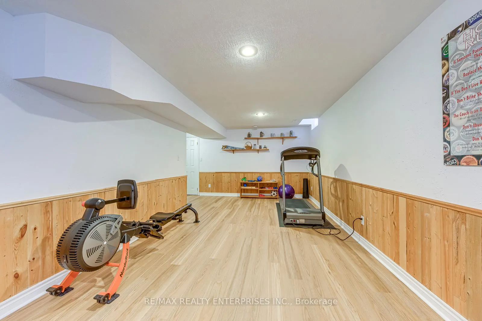 Photo 34 of 1356 Chedboro Crescent, Oakville, Clearview — HOMEH