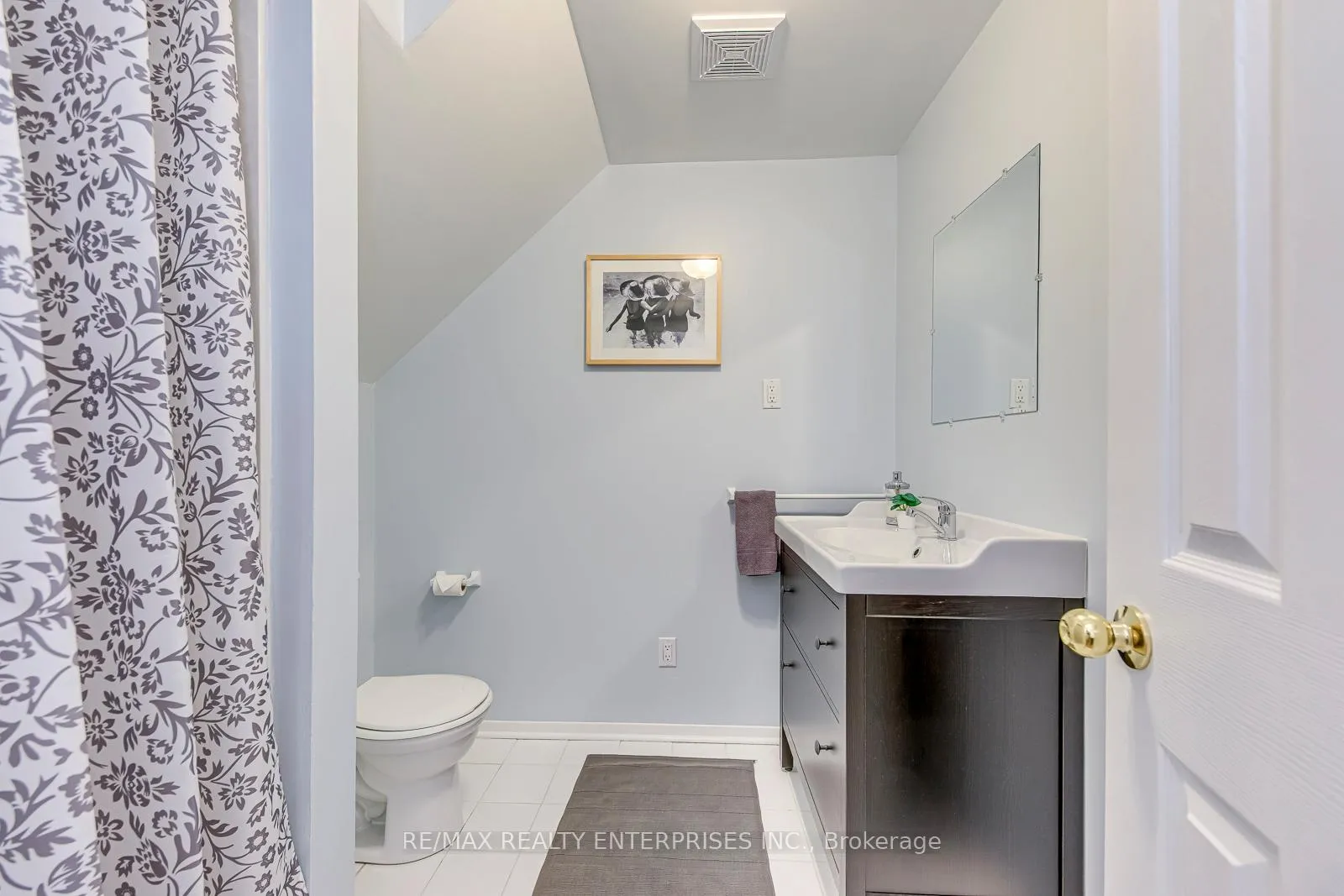 Photo 37 of 1356 Chedboro Crescent, Oakville, Clearview — HOMEH