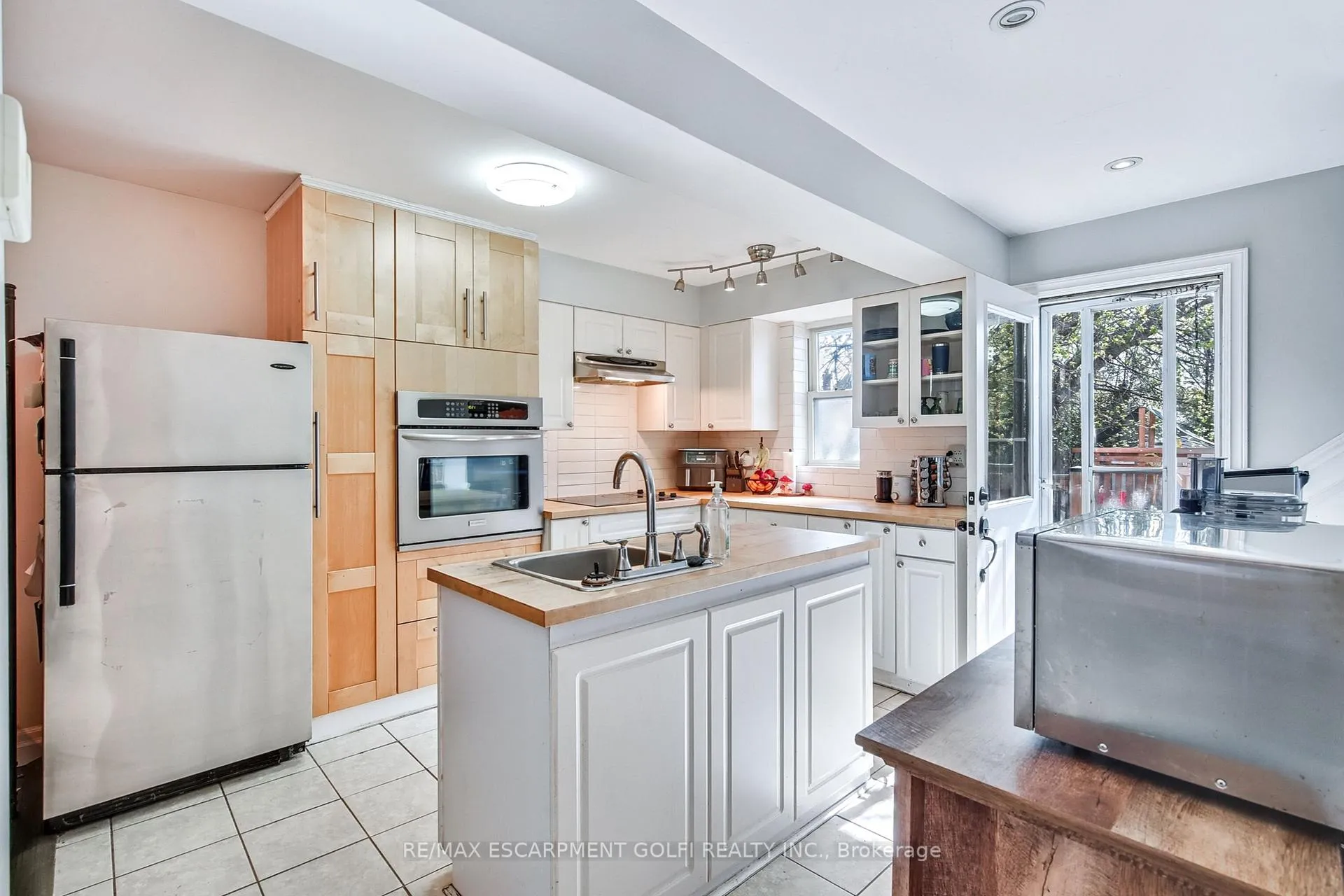 Photo 11 of 101 Aberfoyle Avenue, Hamilton, Rosedale — HOMEH