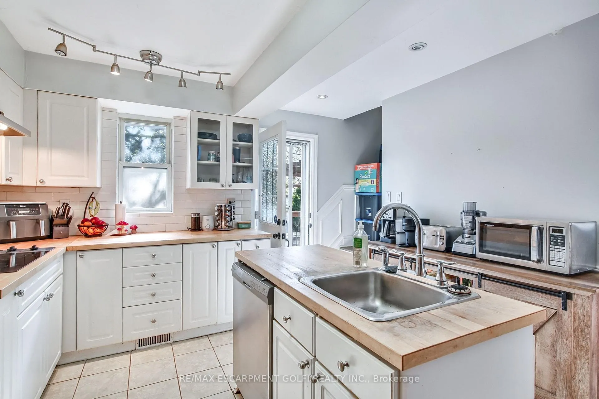 Photo 13 of 101 Aberfoyle Avenue, Hamilton, Rosedale — HOMEH