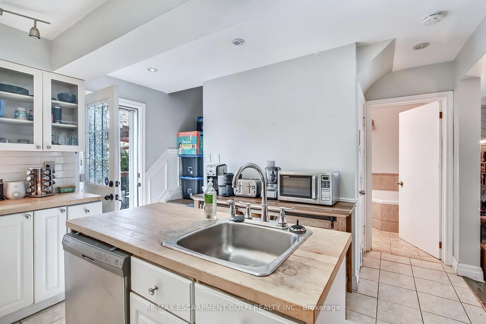 Photo 14 of 101 Aberfoyle Avenue, Hamilton, Rosedale — HOMEH