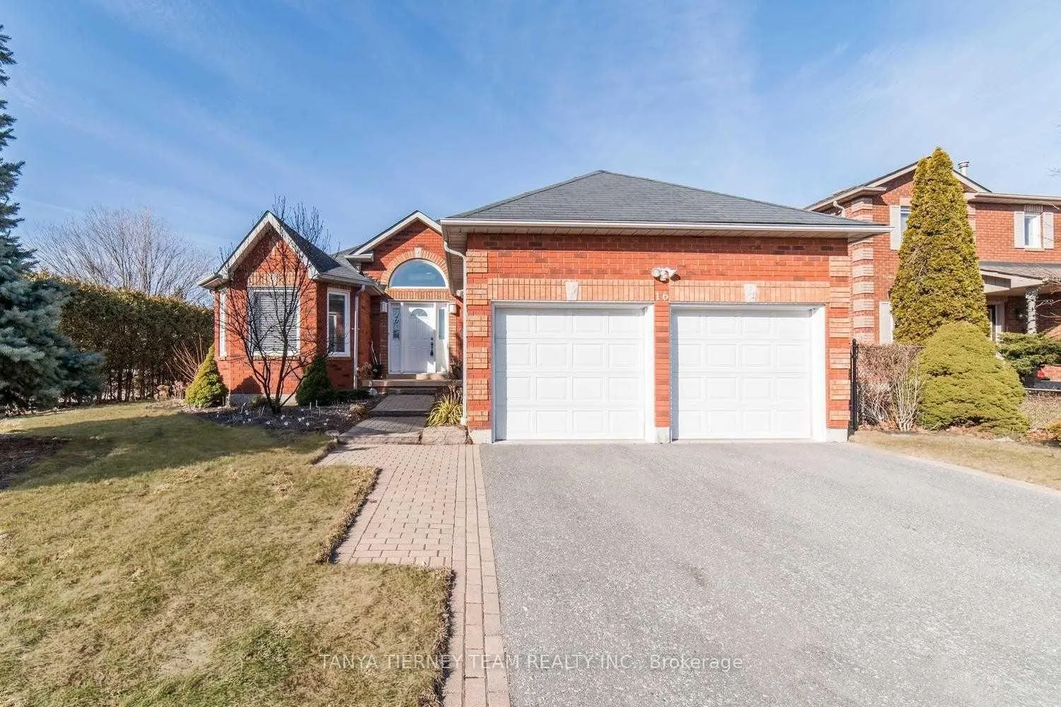 Photo 3 of 16 Milne Street, Whitby, Downtown Whitby — HOMEH