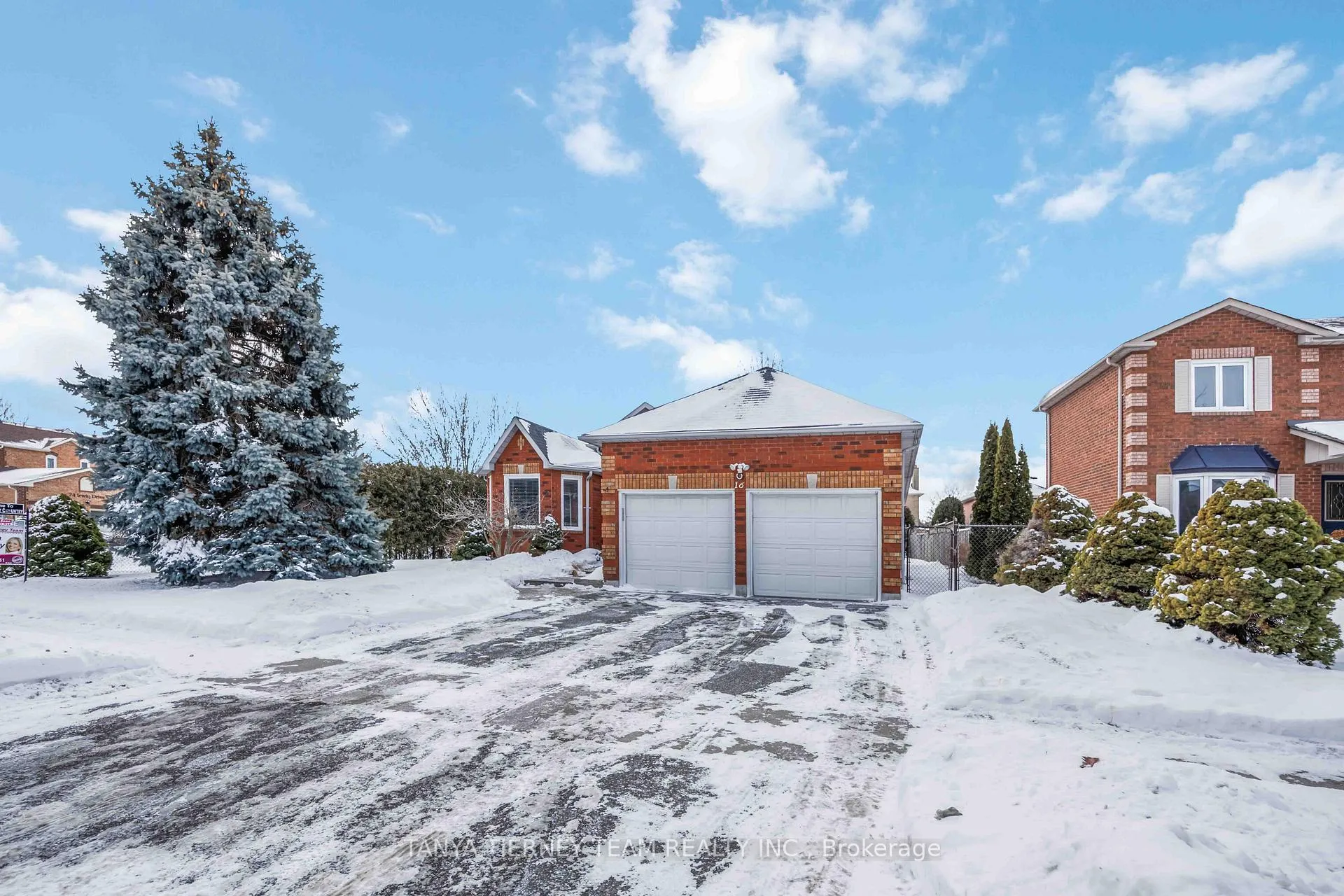 Photo 4 of 16 Milne Street, Whitby, Downtown Whitby — HOMEH