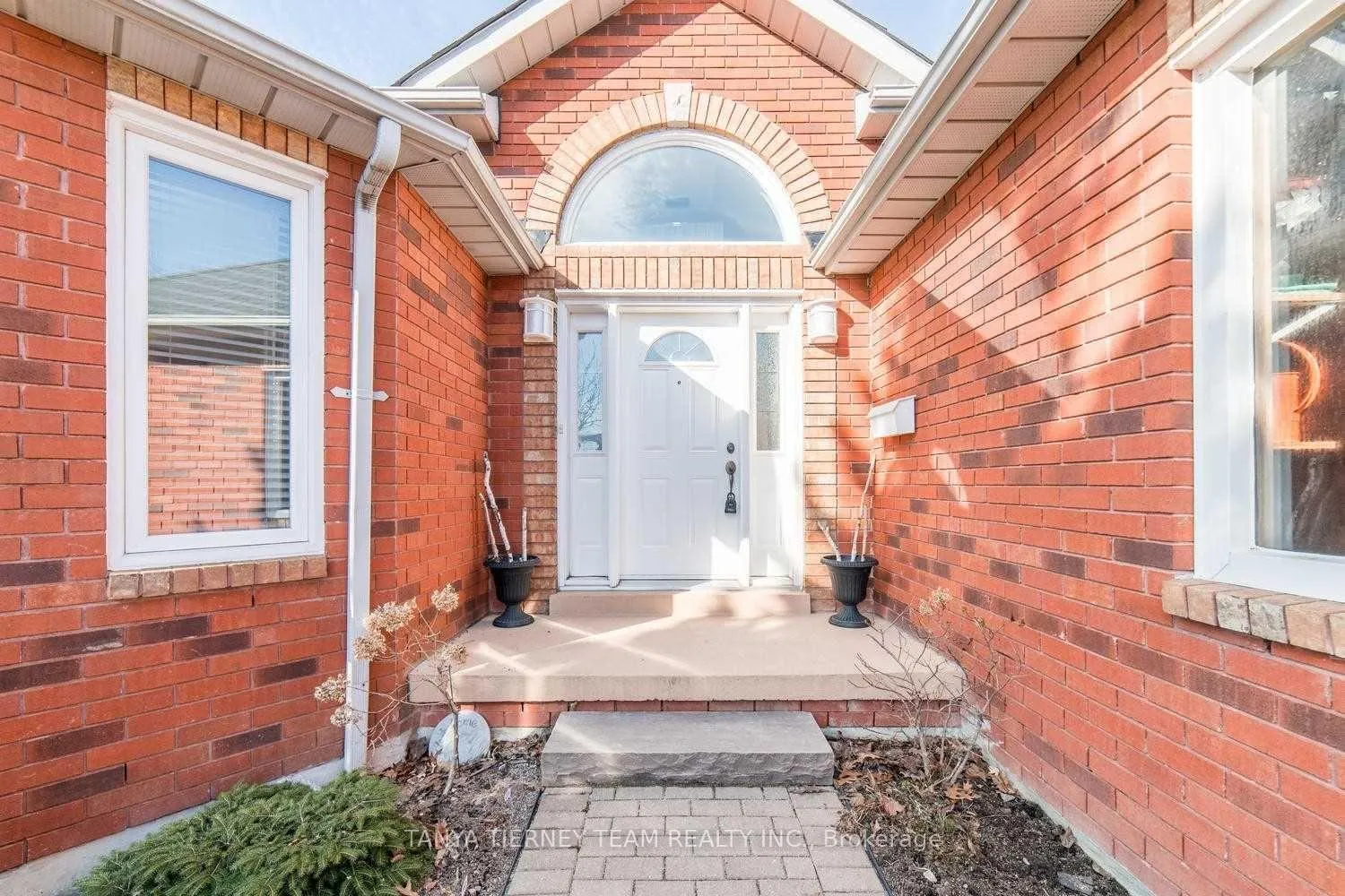 Photo 5 of 16 Milne Street, Whitby, Downtown Whitby — HOMEH