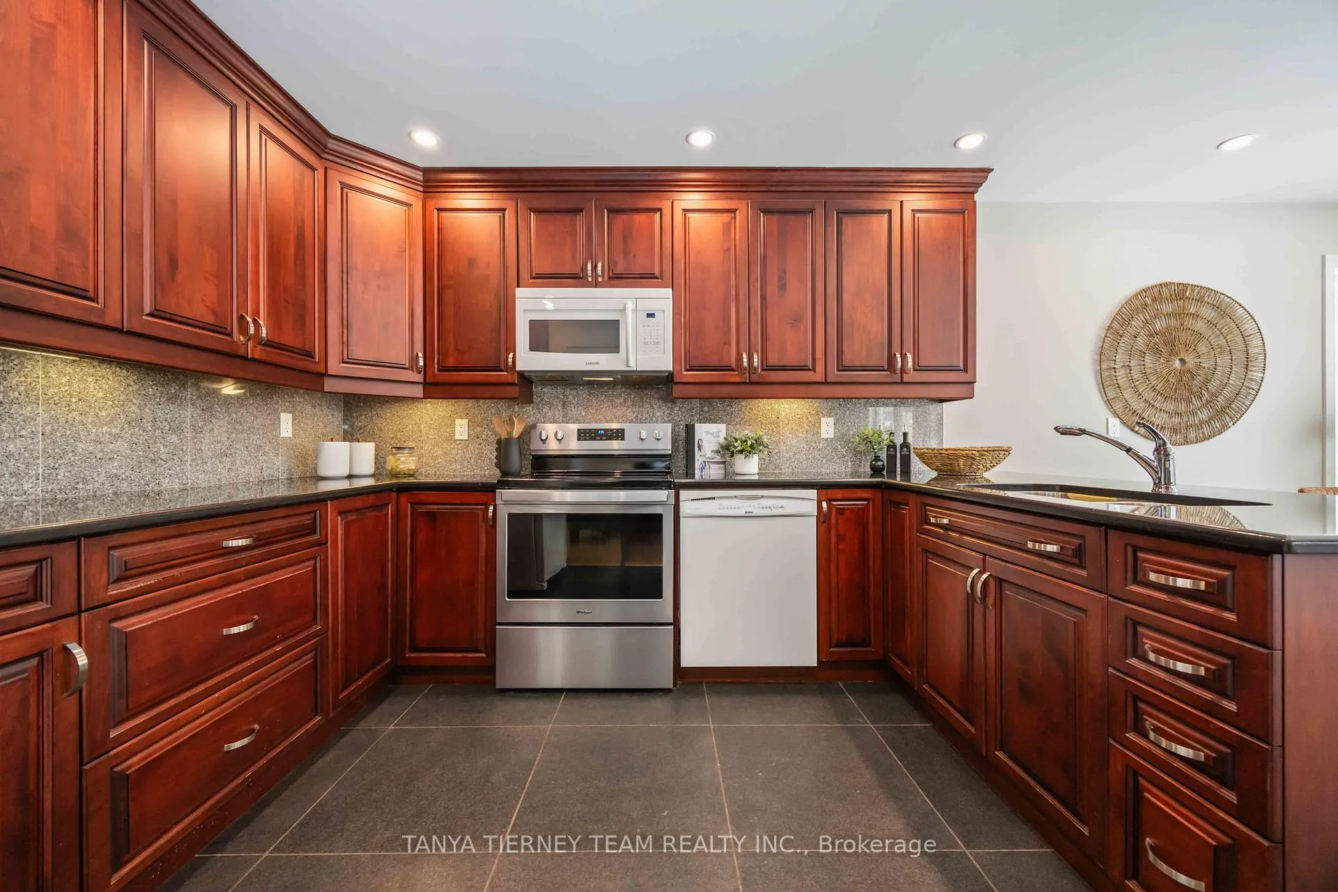 Photo 27 of 16 Milne Street, Whitby, Downtown Whitby — HOMEH
