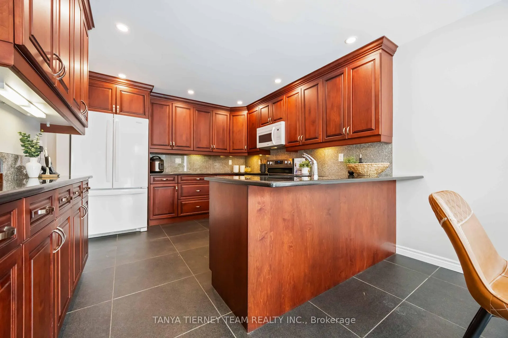 Photo 28 of 16 Milne Street, Whitby, Downtown Whitby — HOMEH