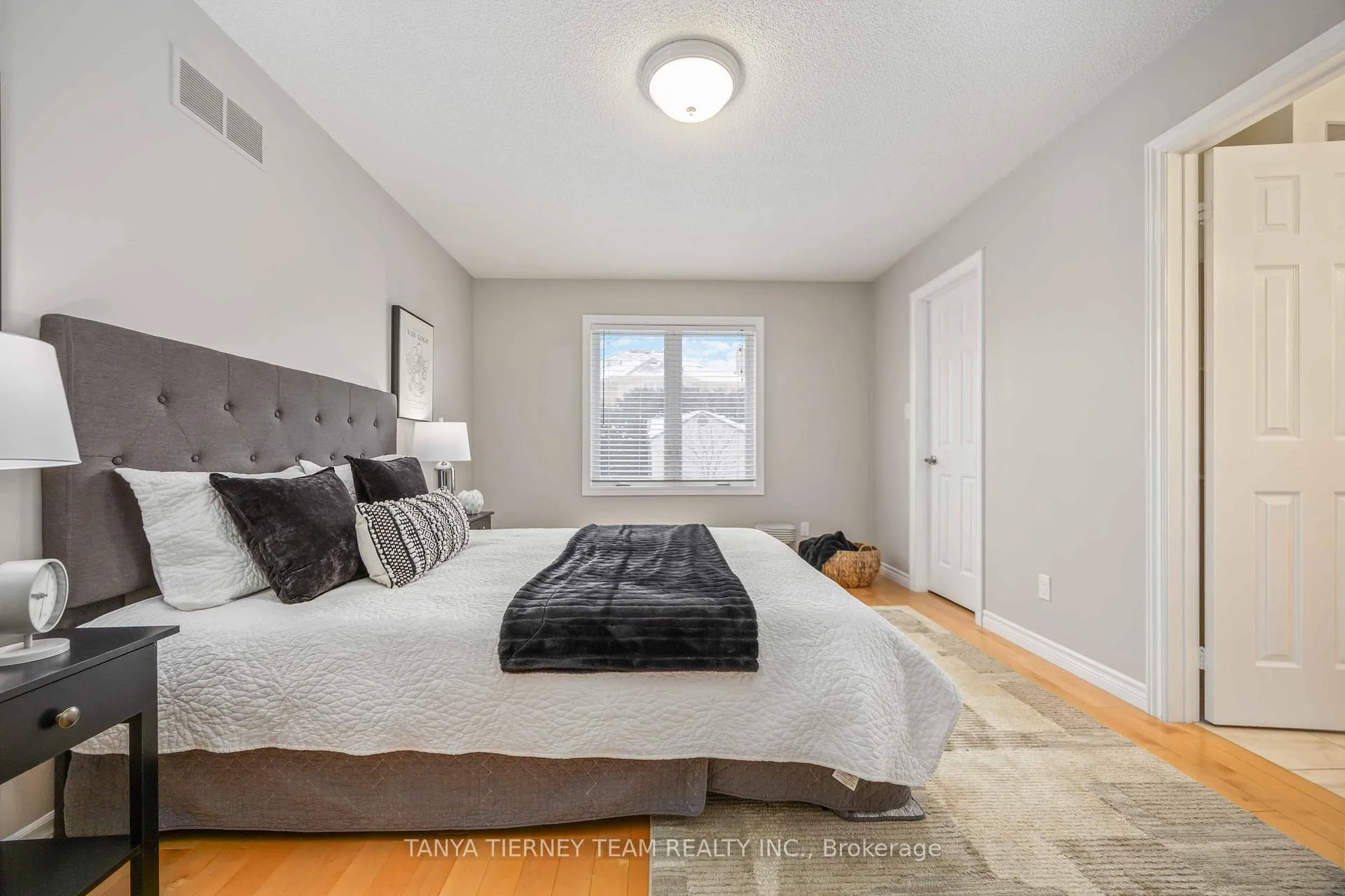 Photo 34 of 16 Milne Street, Whitby, Downtown Whitby — HOMEH