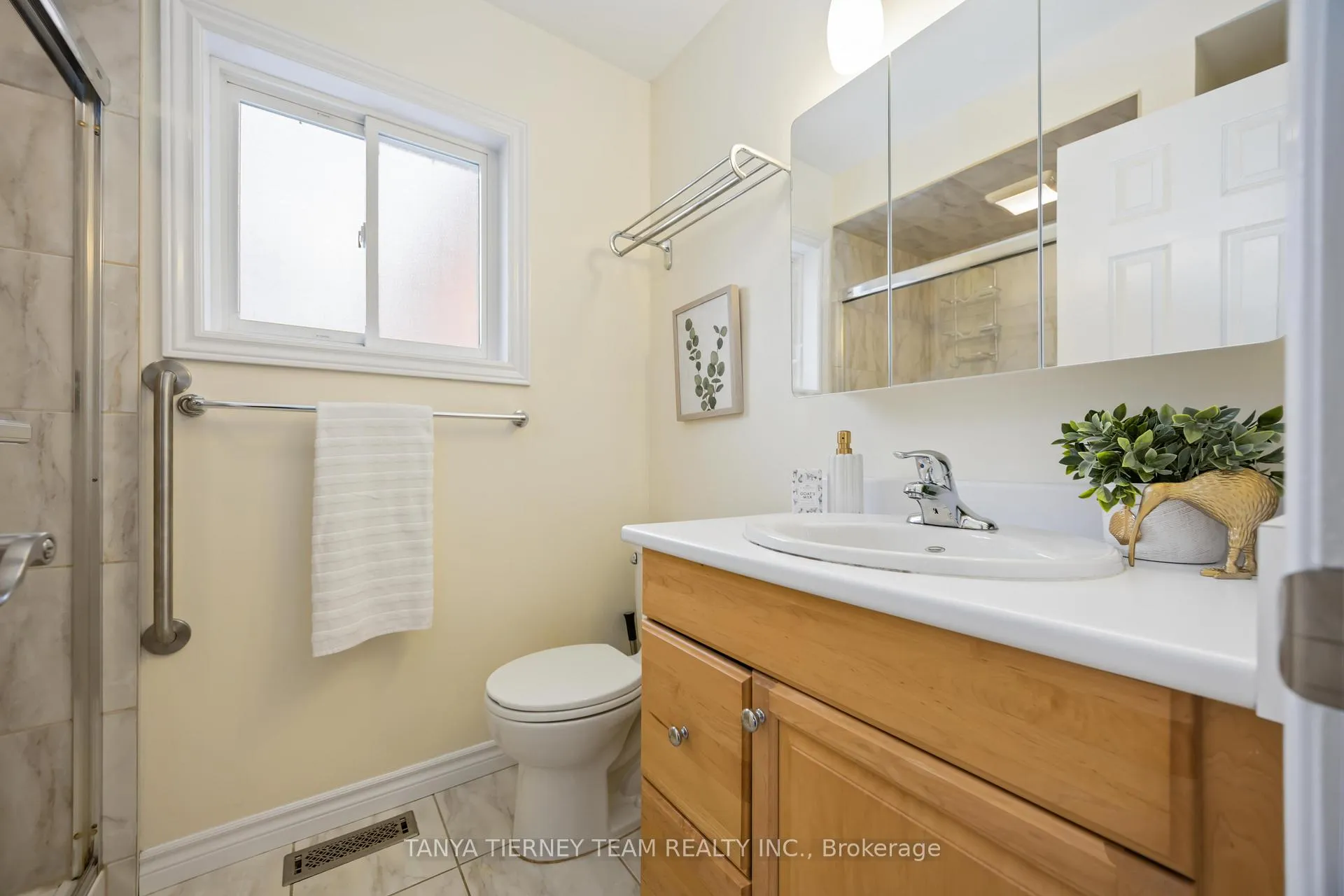 Photo 36 of 16 Milne Street, Whitby, Downtown Whitby — HOMEH