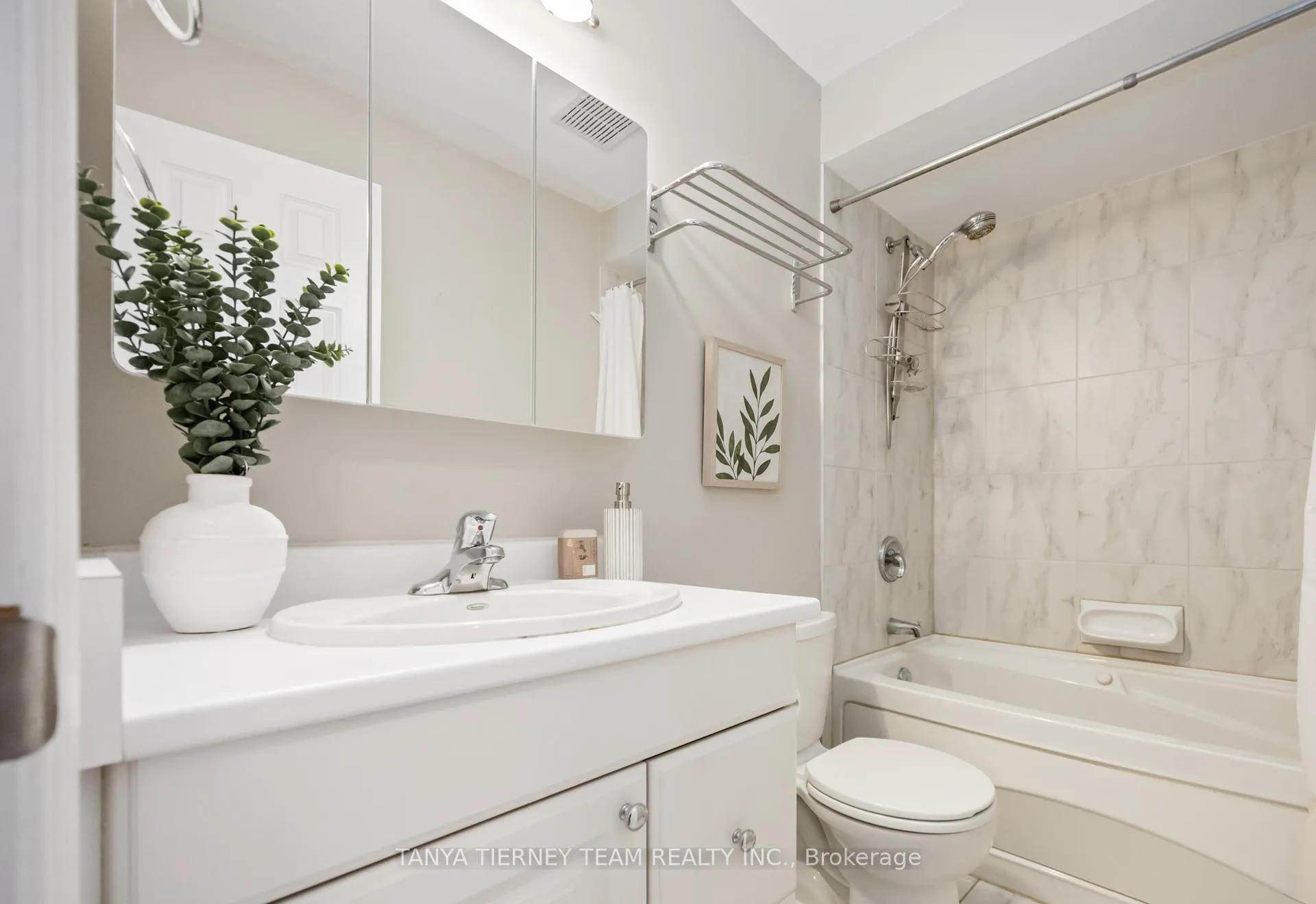 Photo 41 of 16 Milne Street, Whitby, Downtown Whitby — HOMEH