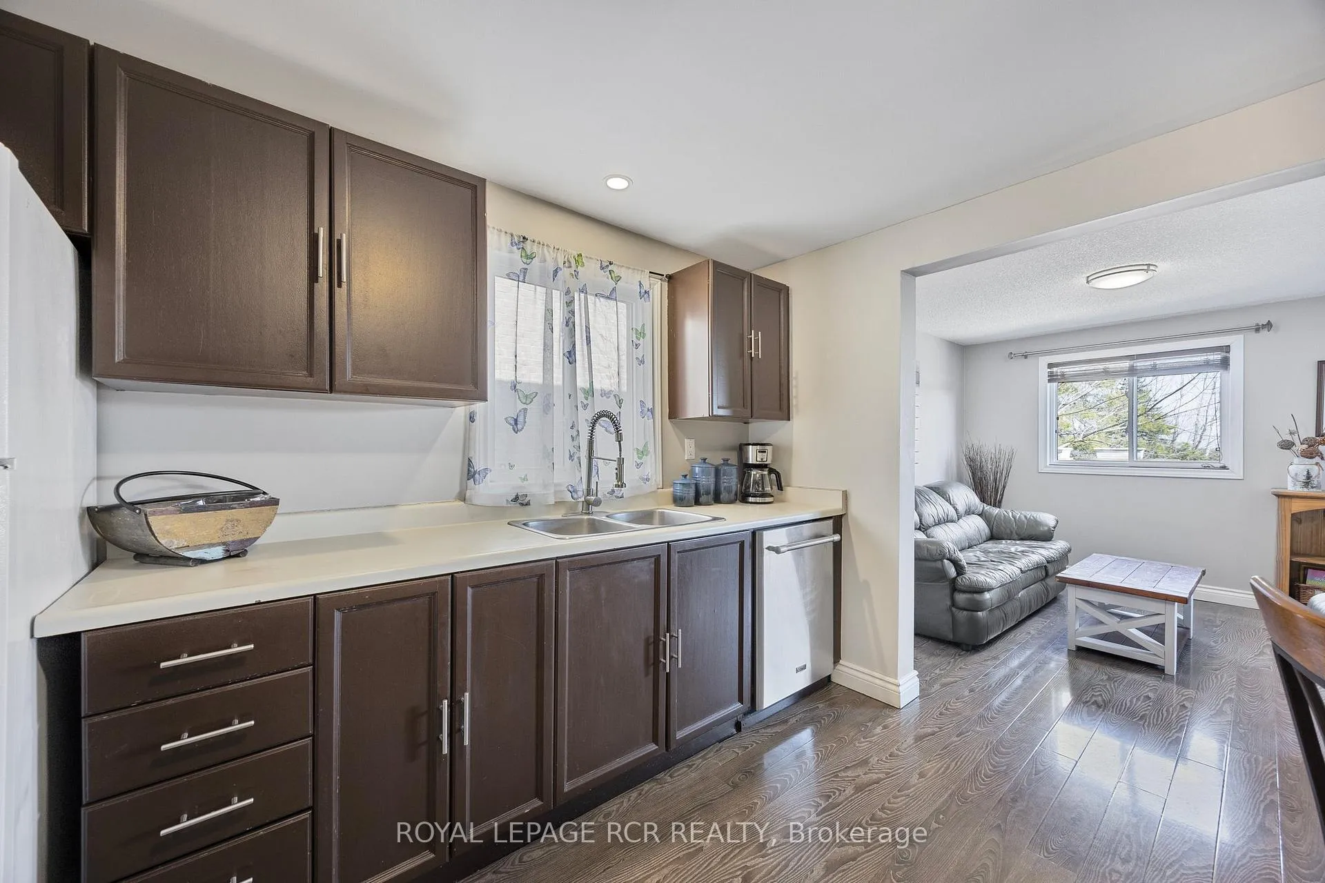 Photo 6 of 57 Browning Trail, Barrie, Letitia Heights — HOMEH