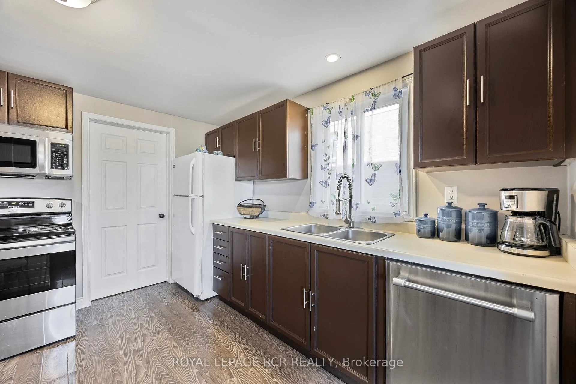 Photo 7 of 57 Browning Trail, Barrie, Letitia Heights — HOMEH
