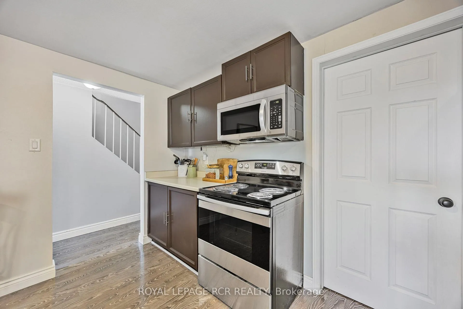 Photo 8 of 57 Browning Trail, Barrie, Letitia Heights — HOMEH