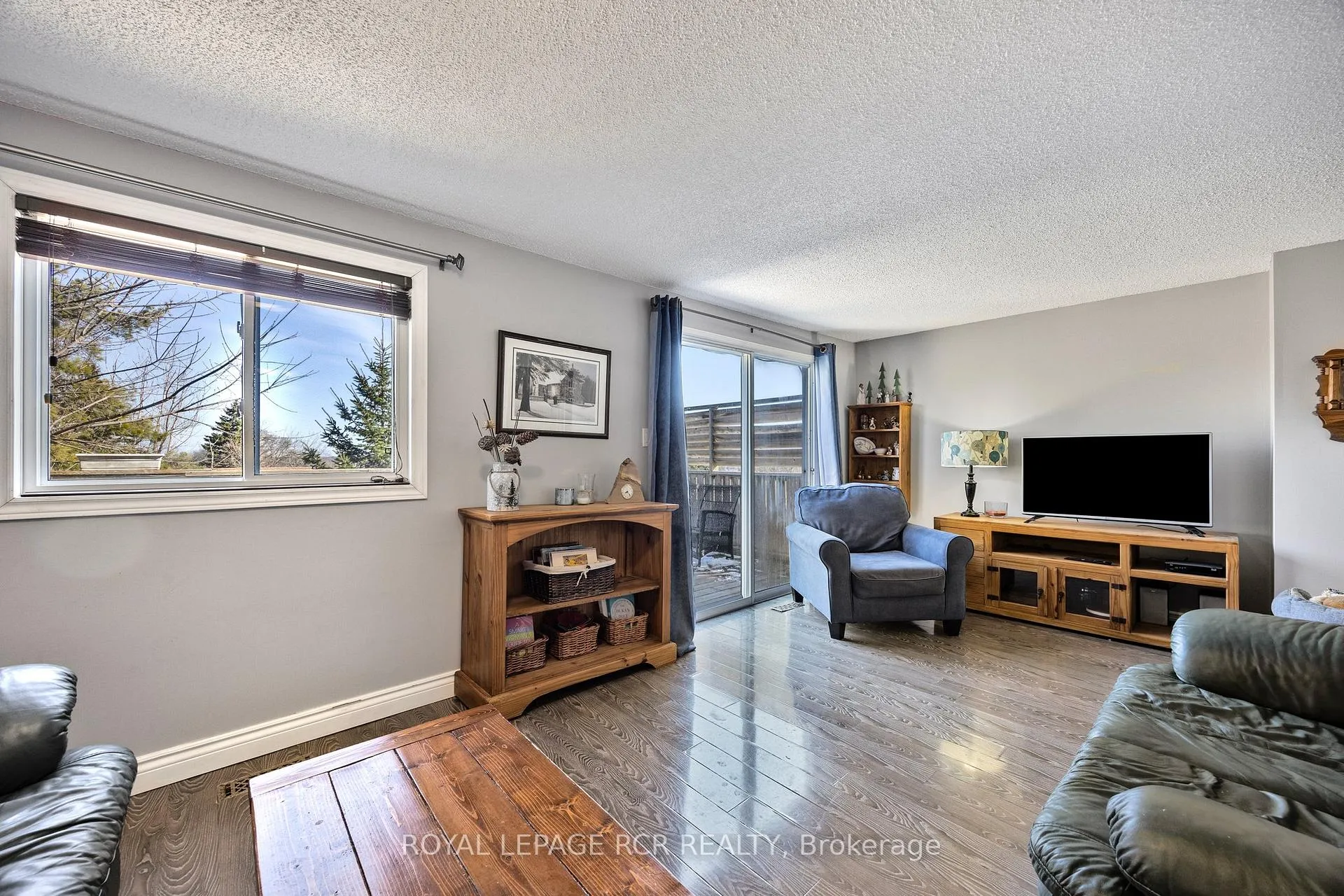 Photo 10 of 57 Browning Trail, Barrie, Letitia Heights — HOMEH