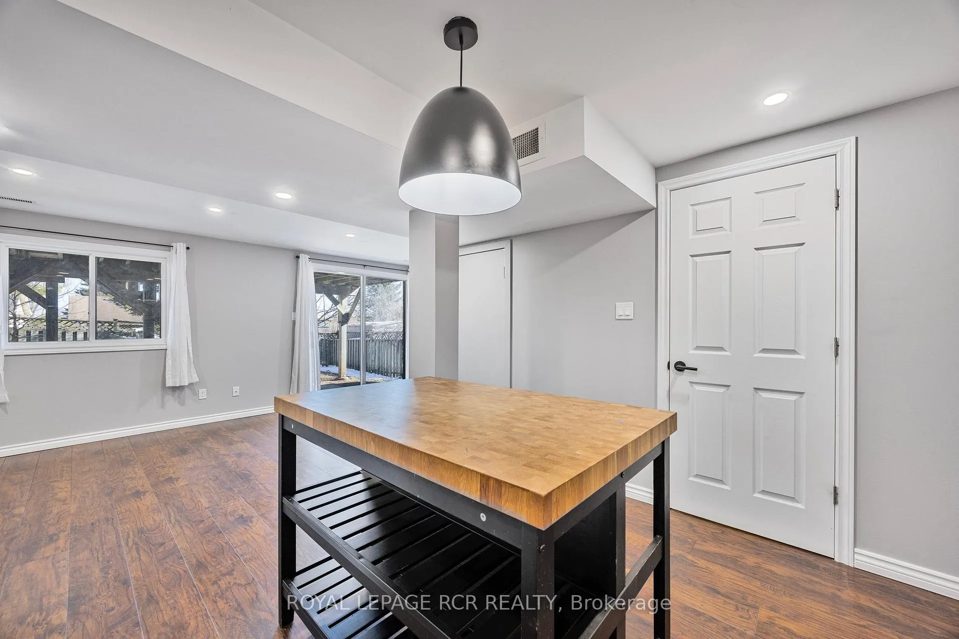 Photo 23 of 57 Browning Trail, Barrie, Letitia Heights — HOMEH